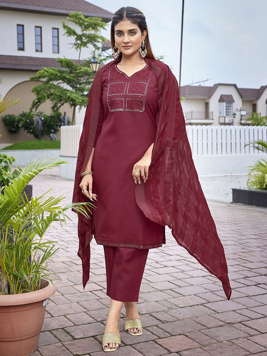 

DIVASTRI Women Ethnic Motifs Embroidered Regular Kurta with Trousers & With Dupatta, Maroon