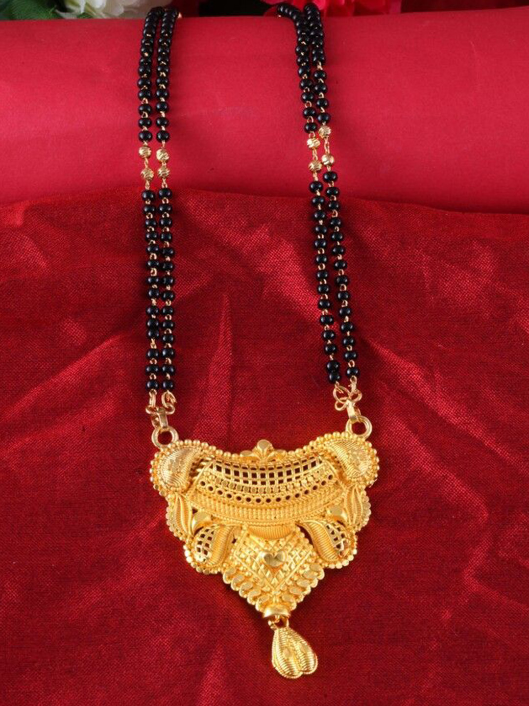 

DIVASTRI Gold-Plated Artificial Beads Mangalsutra