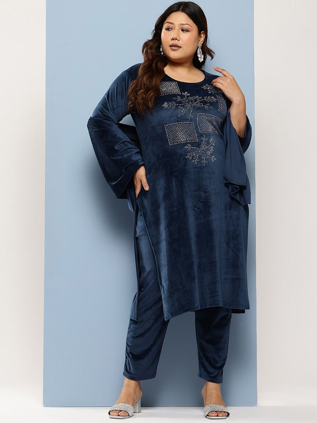 

BAESD Women Regular Beads and Stones Velvet Kurta with Trousers & With Dupatta, Blue