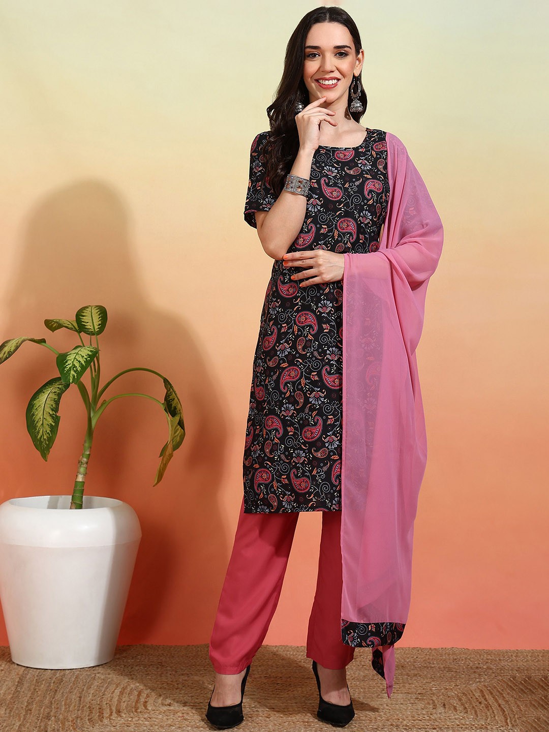

DIVASTRI Women Floral Printed Regular Thread Work Kurta with Trousers & With Dupatta, Black