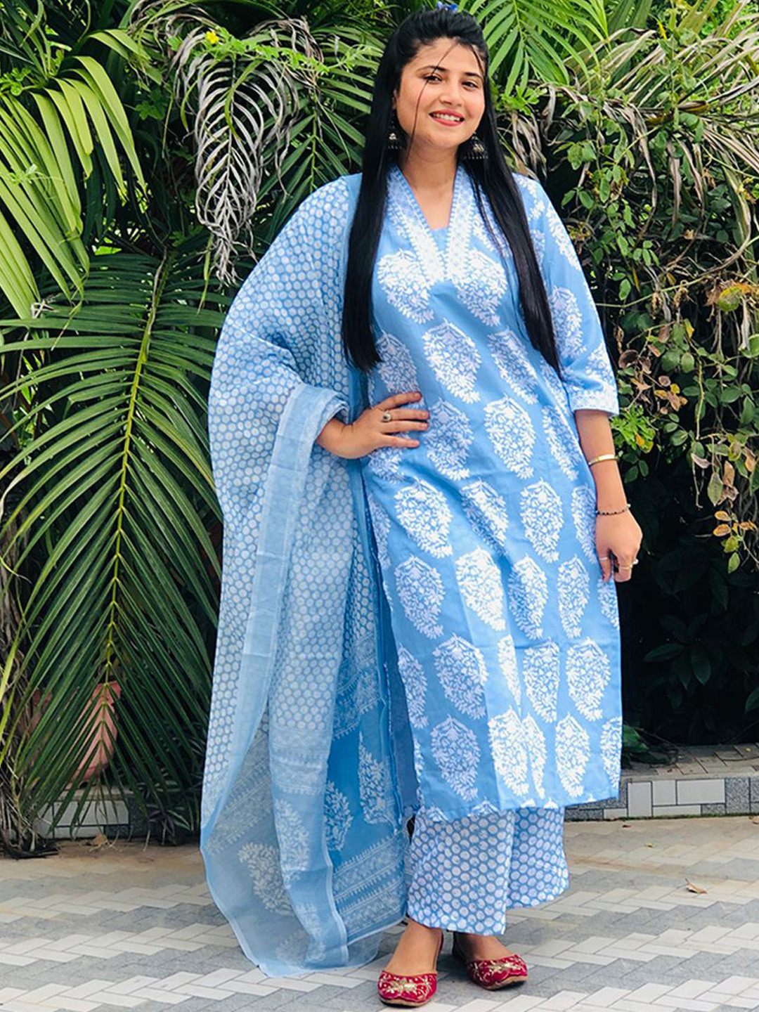 

DIVASTRI Women Paisley Printed Regular Kurta with Trousers & With Dupatta, Blue