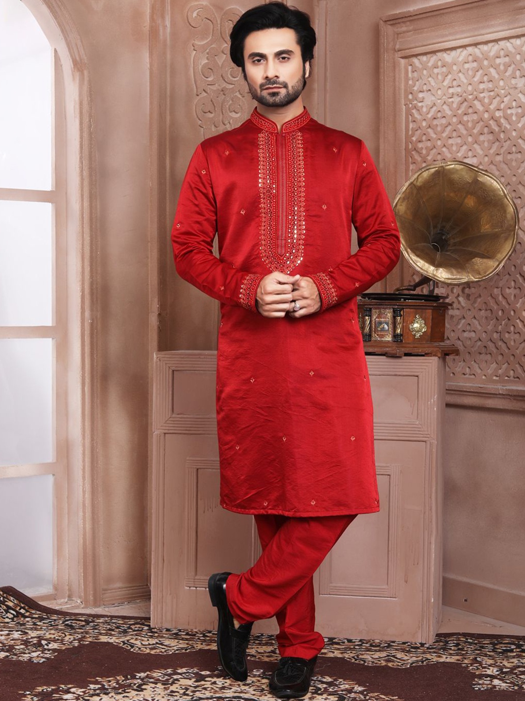 

EVASTRO Men Embroidered Kurta, Red