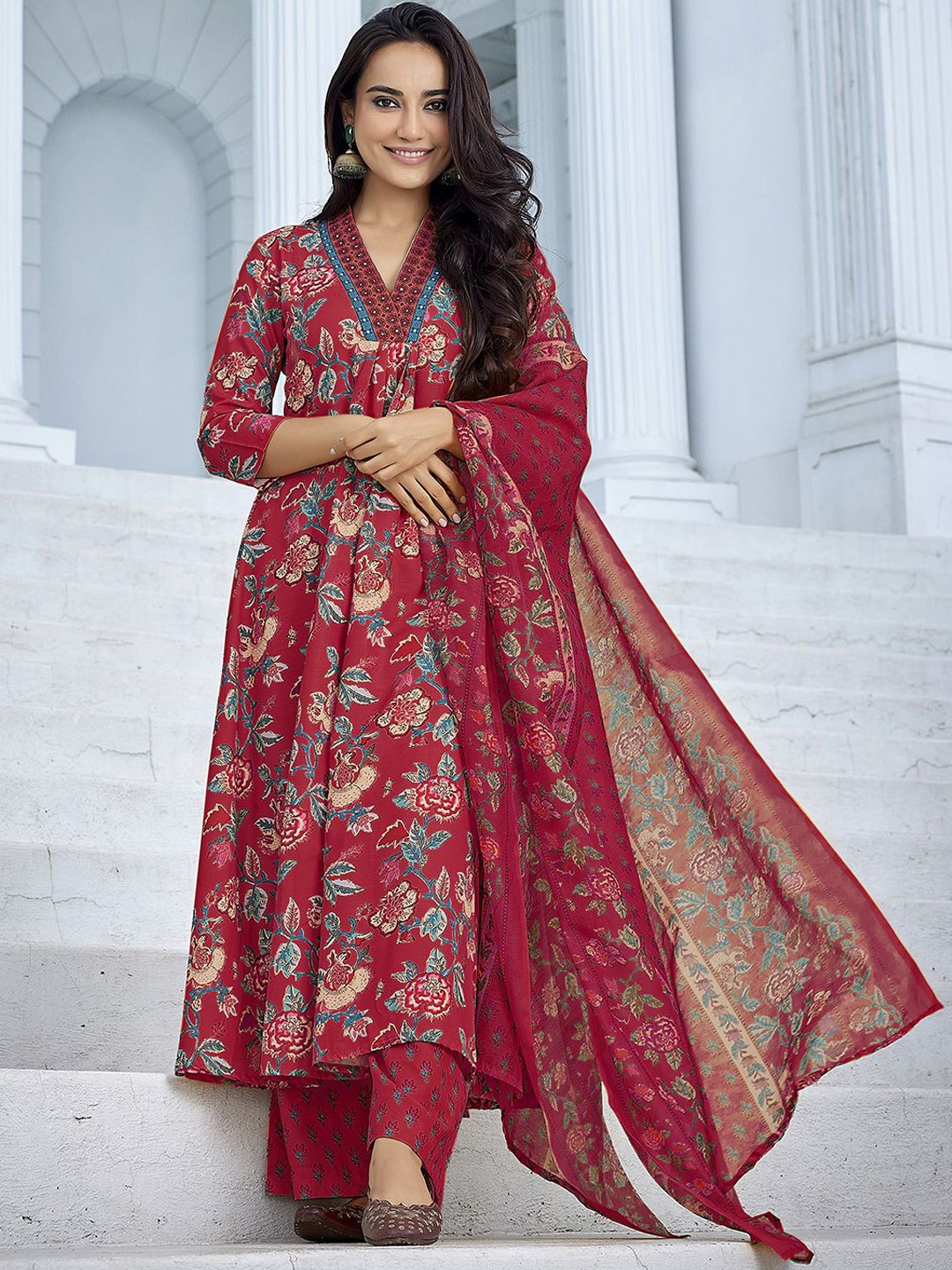 

DIVASTRI Women Floral Printed Regular Mirror Work Kurta with Palazzos & With Dupatta, Red