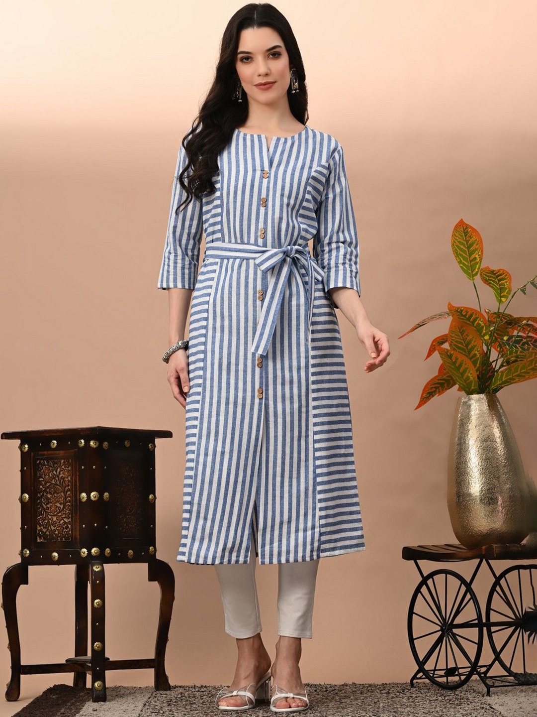 

Kairab Women Printed Flared Sleeves Thread Work Kurta, Blue