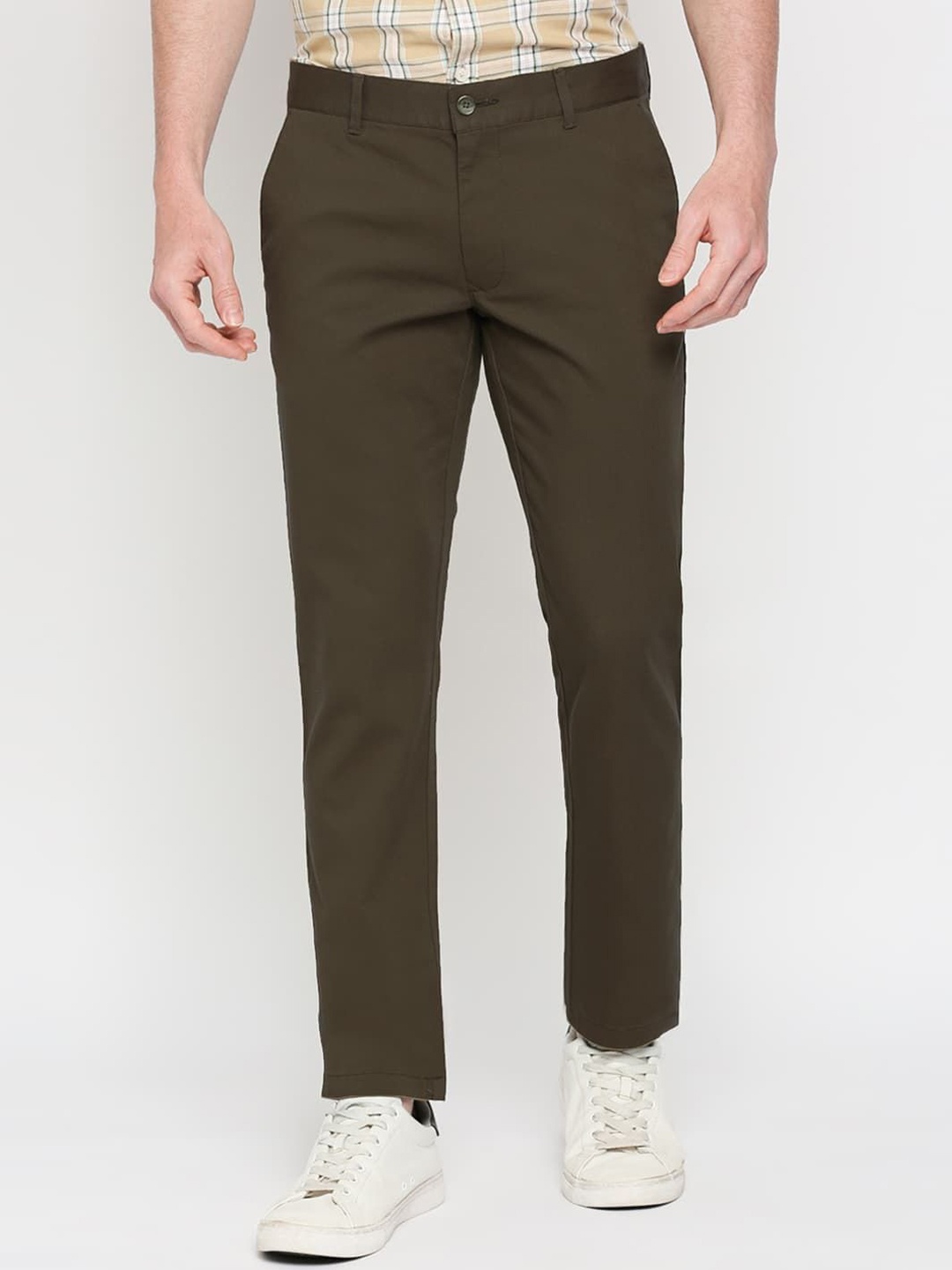 

Basics Men Tapered Fit Trousers, Green