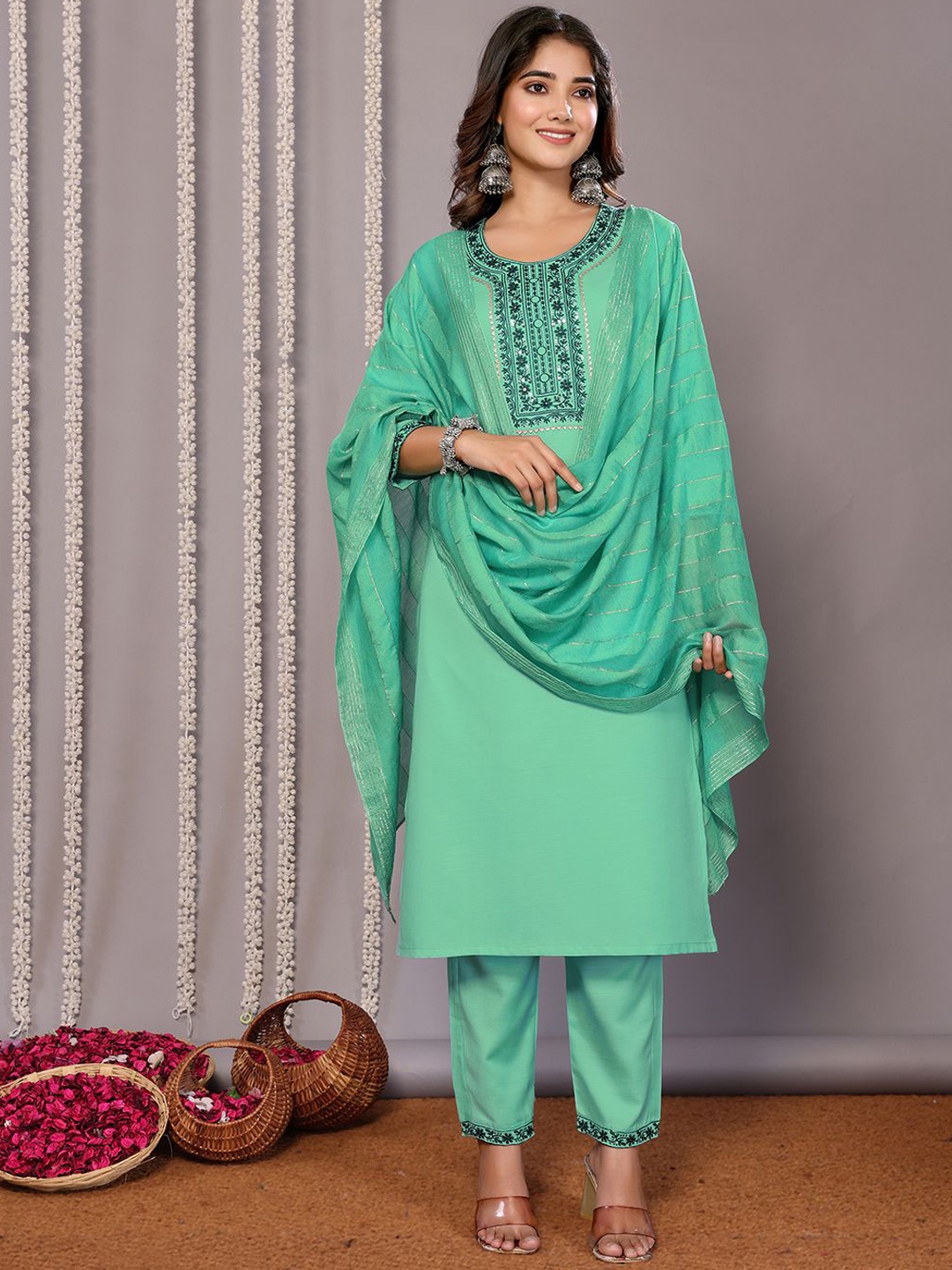 

DIVASTRI Women Ethnic Motifs Embroidered Regular Gotta Patti Kurta with Trousers & With Dupatta, Green