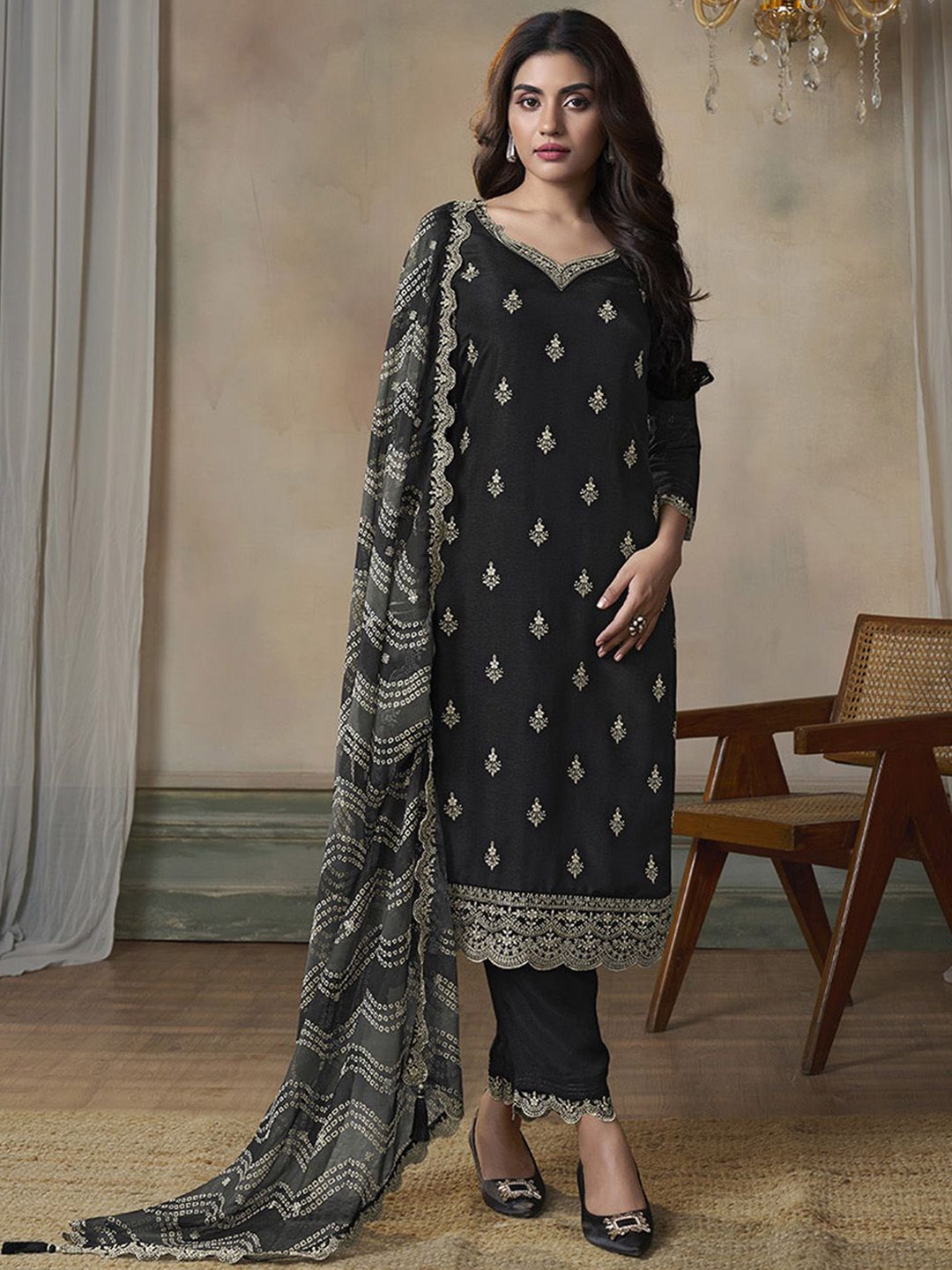 

Seerat Women Ethnic Motifs Embroidered Regular Thread Work Pure Silk Kurta with Trousers & With Dupatta, Black