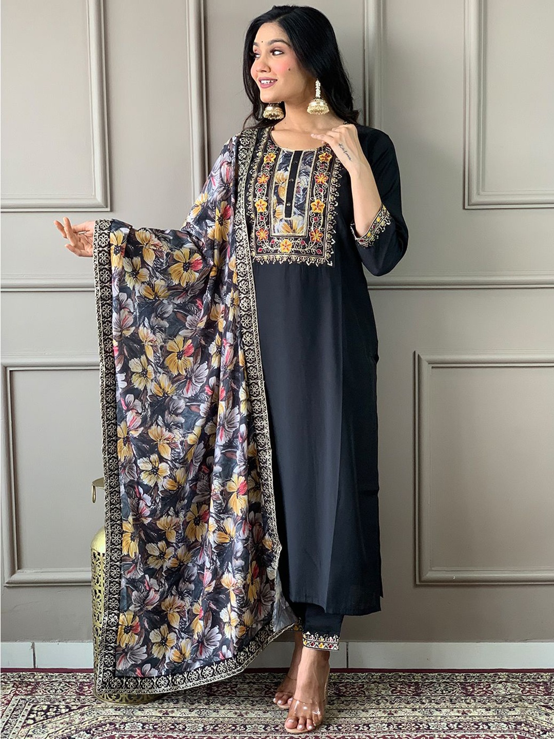 

Lilots Women Floral Yoke Design Regular Thread Work Kurta with Trousers & With Dupatta, Black