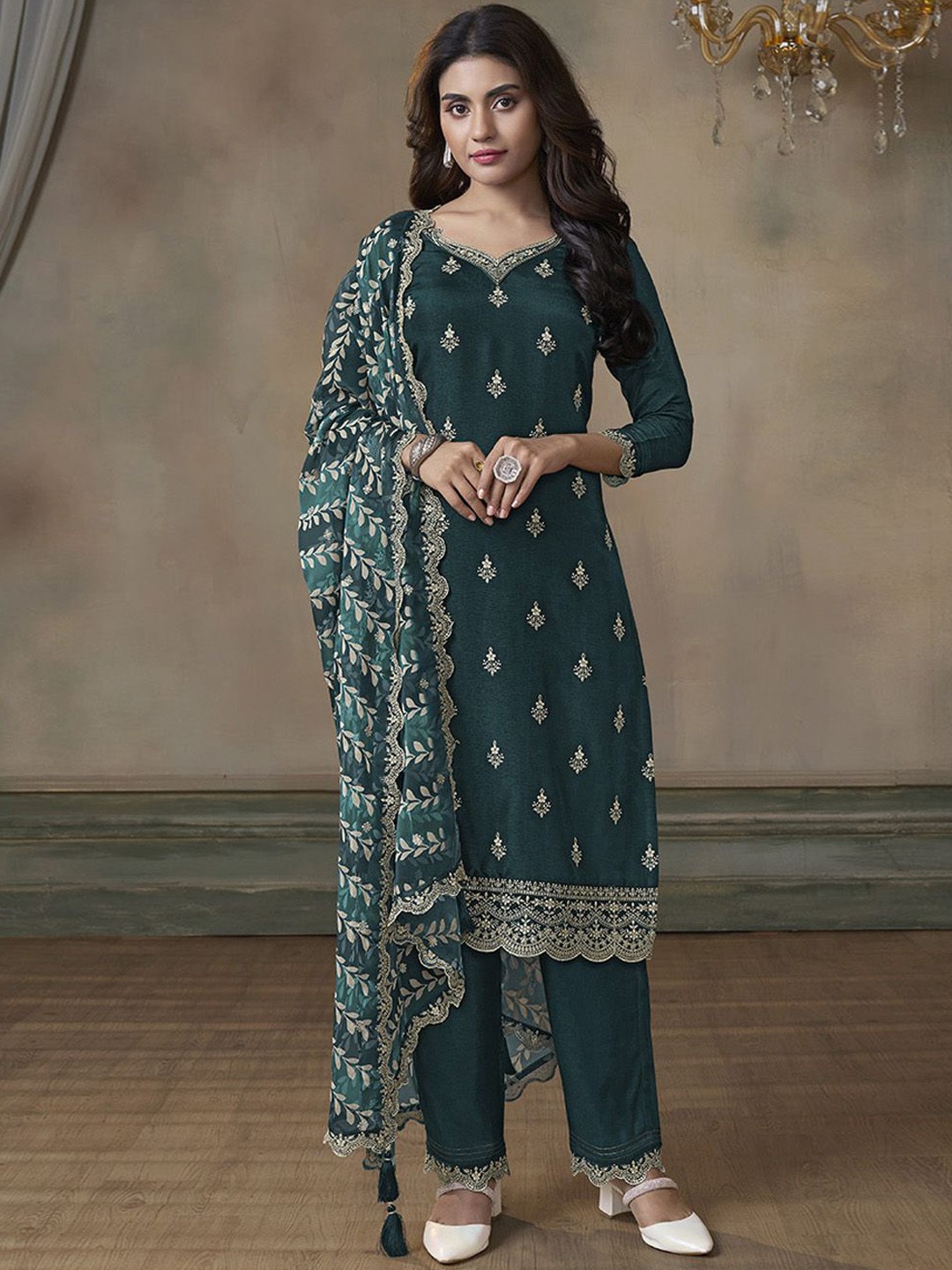 

Seerat Women Ethnic Motifs Embroidered Regular Thread Work Pure Silk Kurta with Trousers & With Dupatta, Green