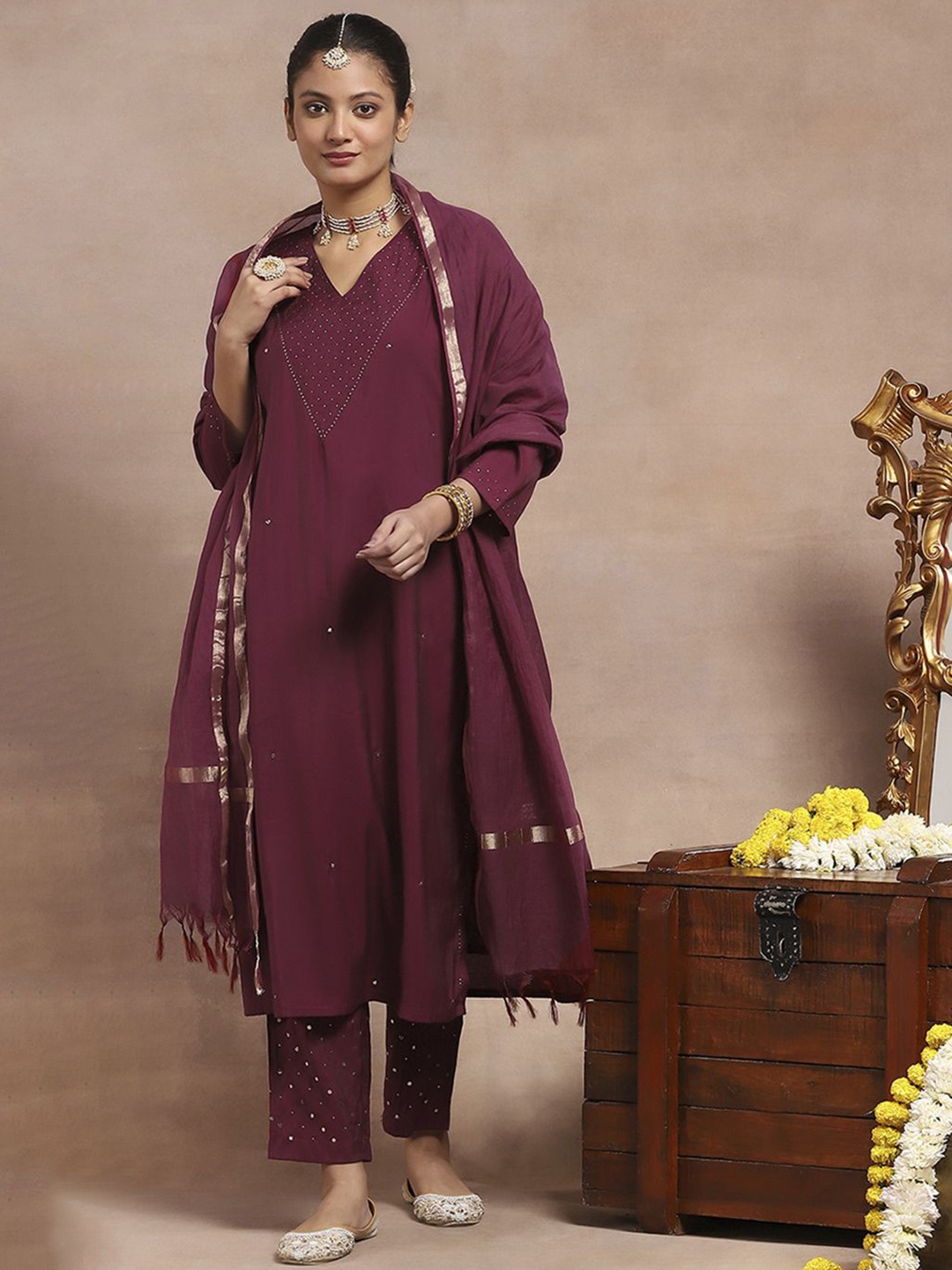 

House of Chikankari HOC Crafts Kamdaani Embroidered Woven Kurta Set, Maroon
