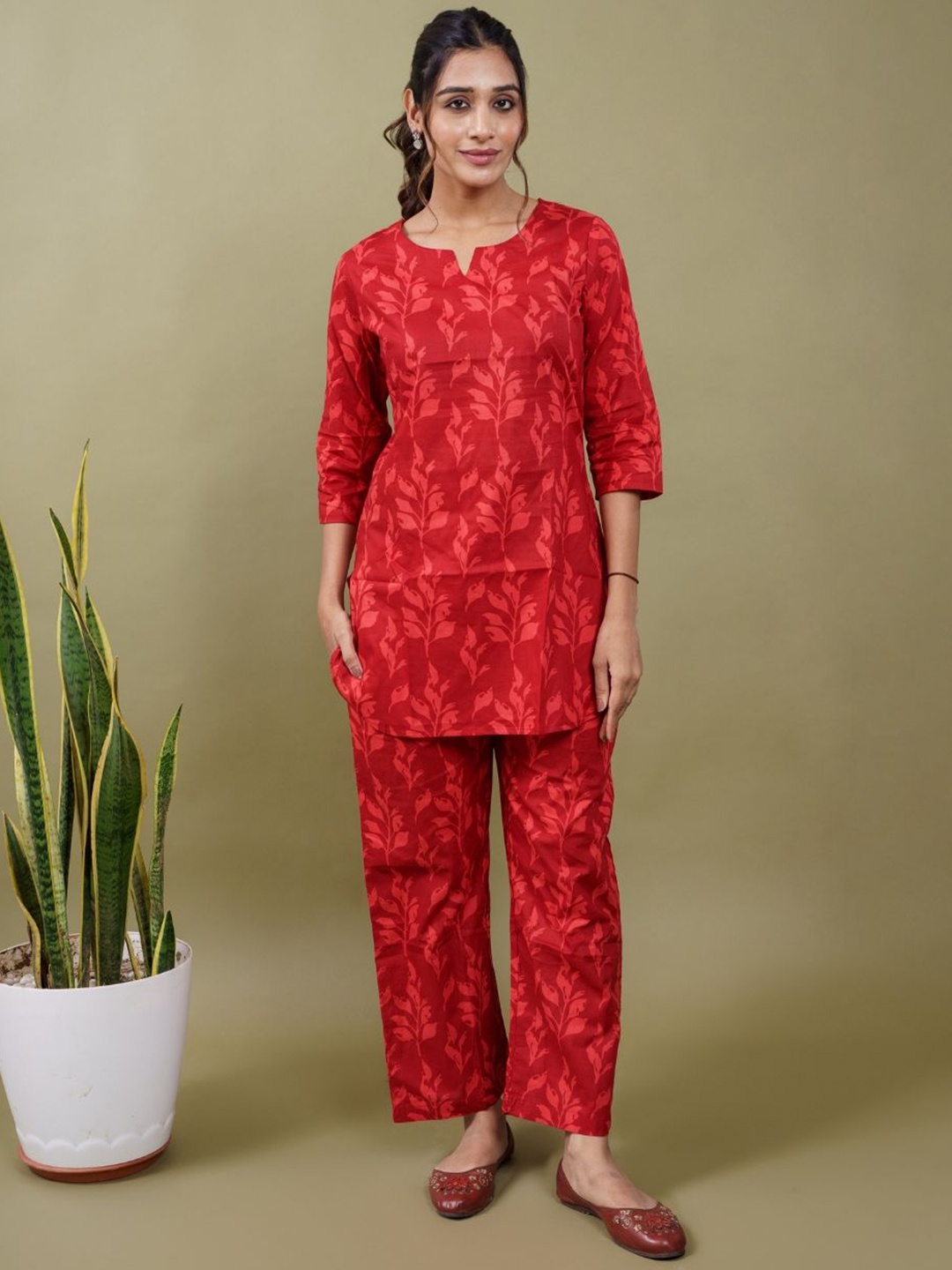 

EKISHA Women Floral Printed Co Ord Set, Red