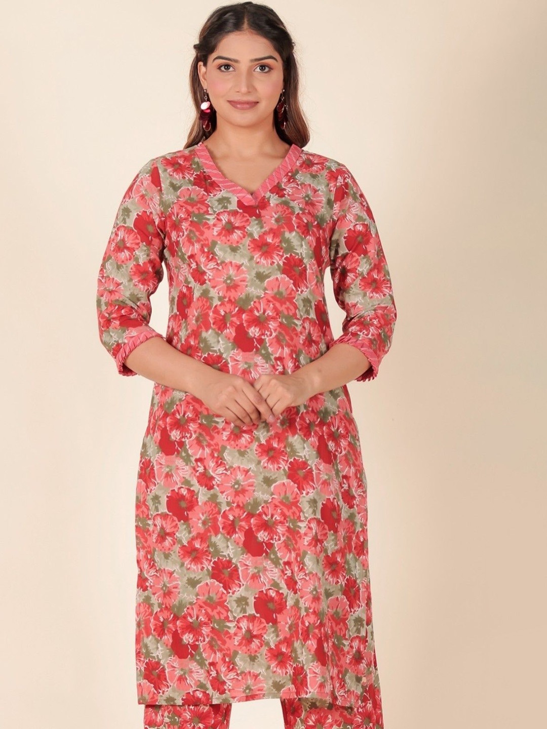 

Aramya Women Floral Printed Kurta, Red