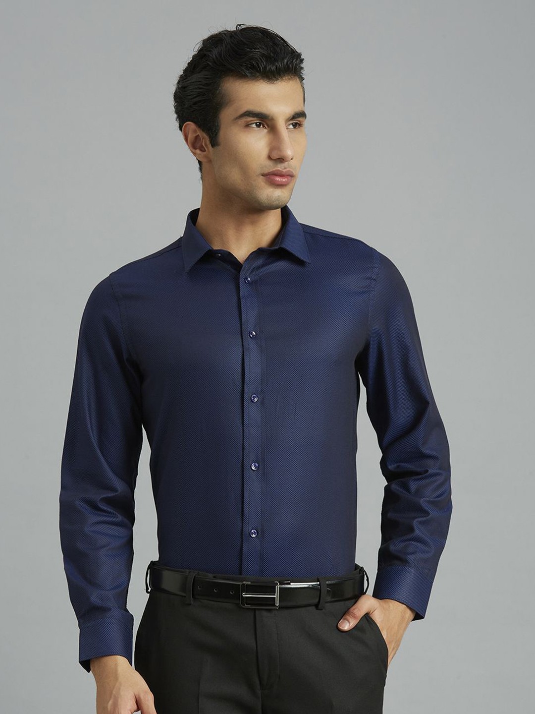 

Reid & Taylor Men Slim Fit Opaque Formal Shirt, Blue