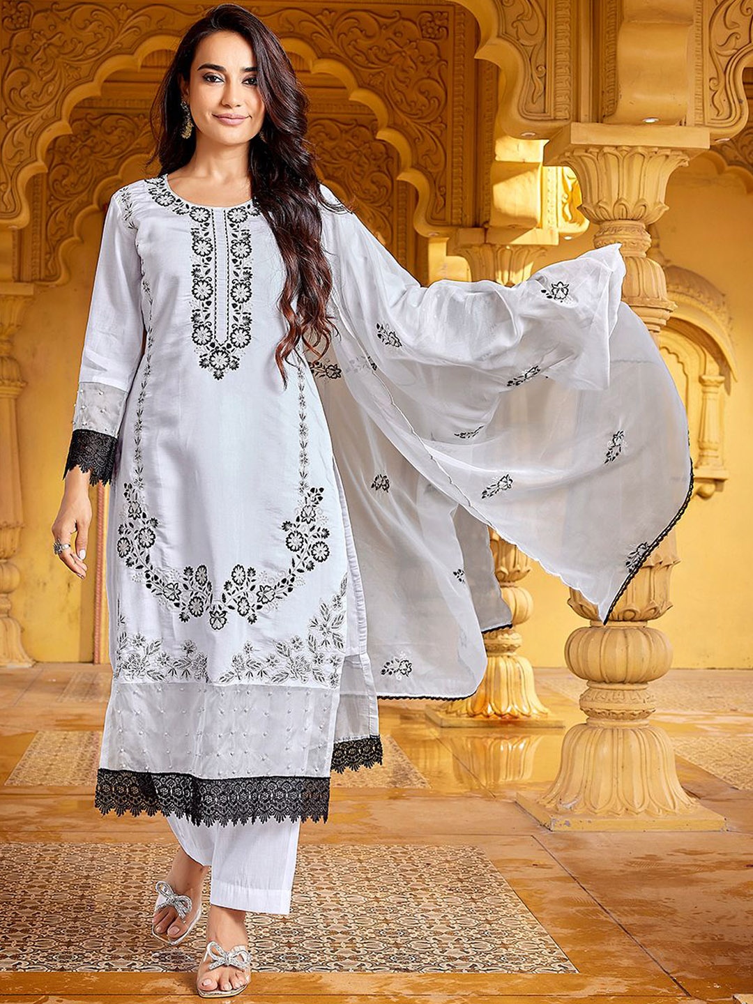 

DIVASTRI Women Floral Embroidered Regular Kurta with Trousers & With Dupatta, White