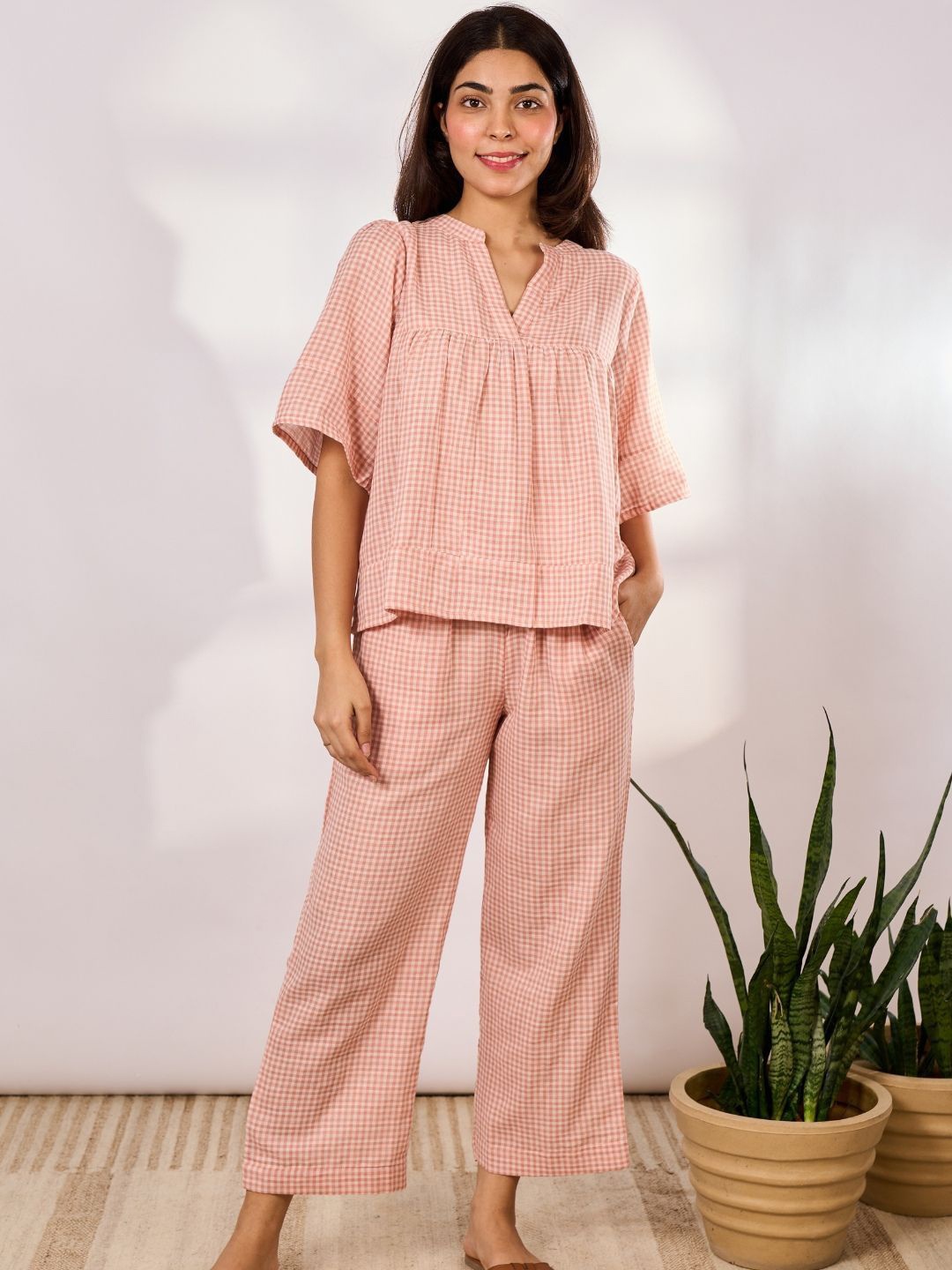

Minimul Gauze Solid Jhabla Set, Peach