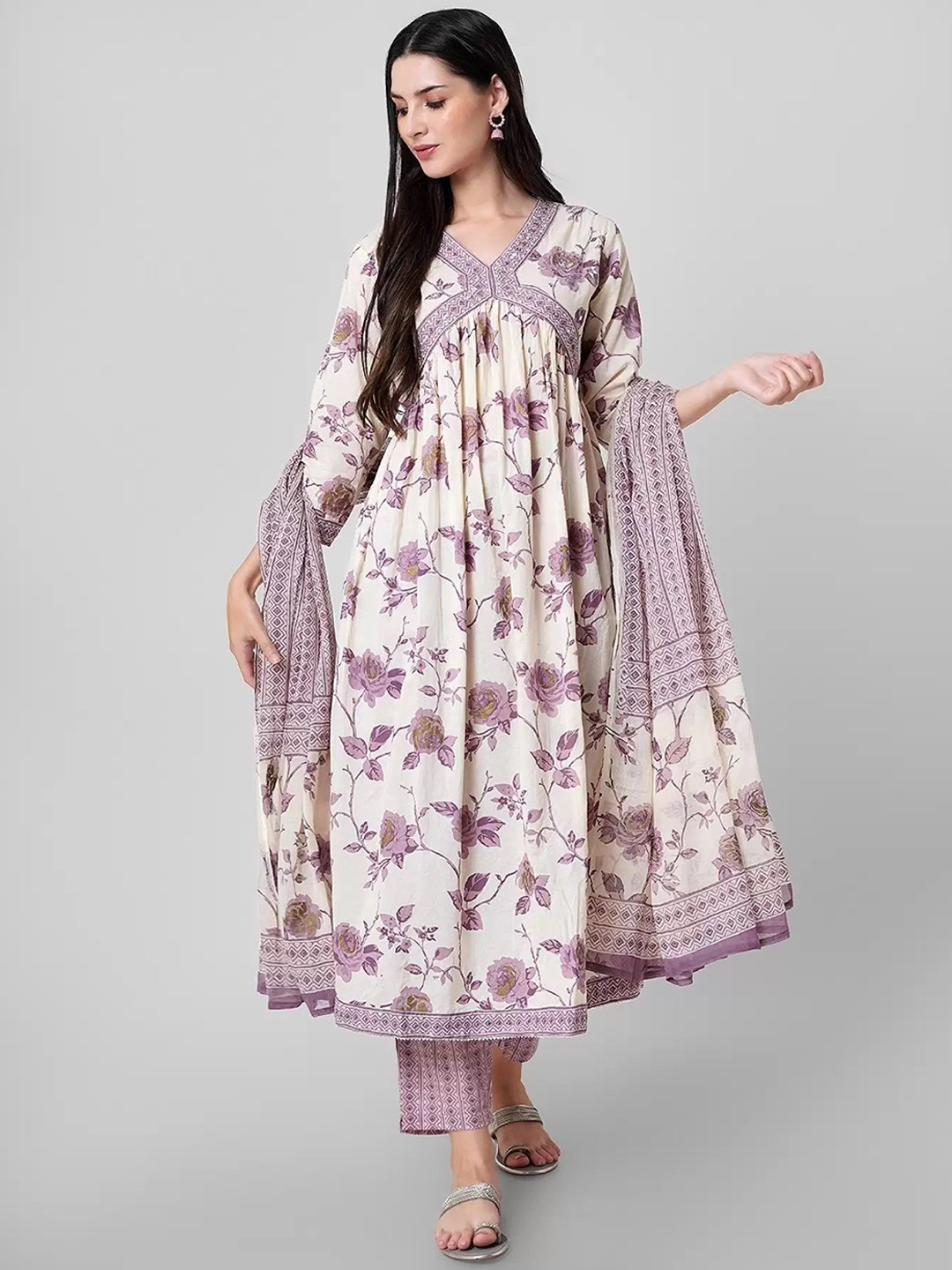 

DIVASTRI Women Floral Printed Regular Kurta with Trousers & With Dupatta, Purple
