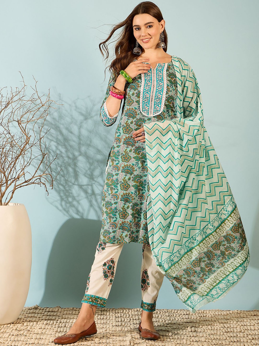

DIVASTRI Women Floral Printed Regular Gotta Patti Pure Cotton Kurta with Trousers & With Dupatta, Blue