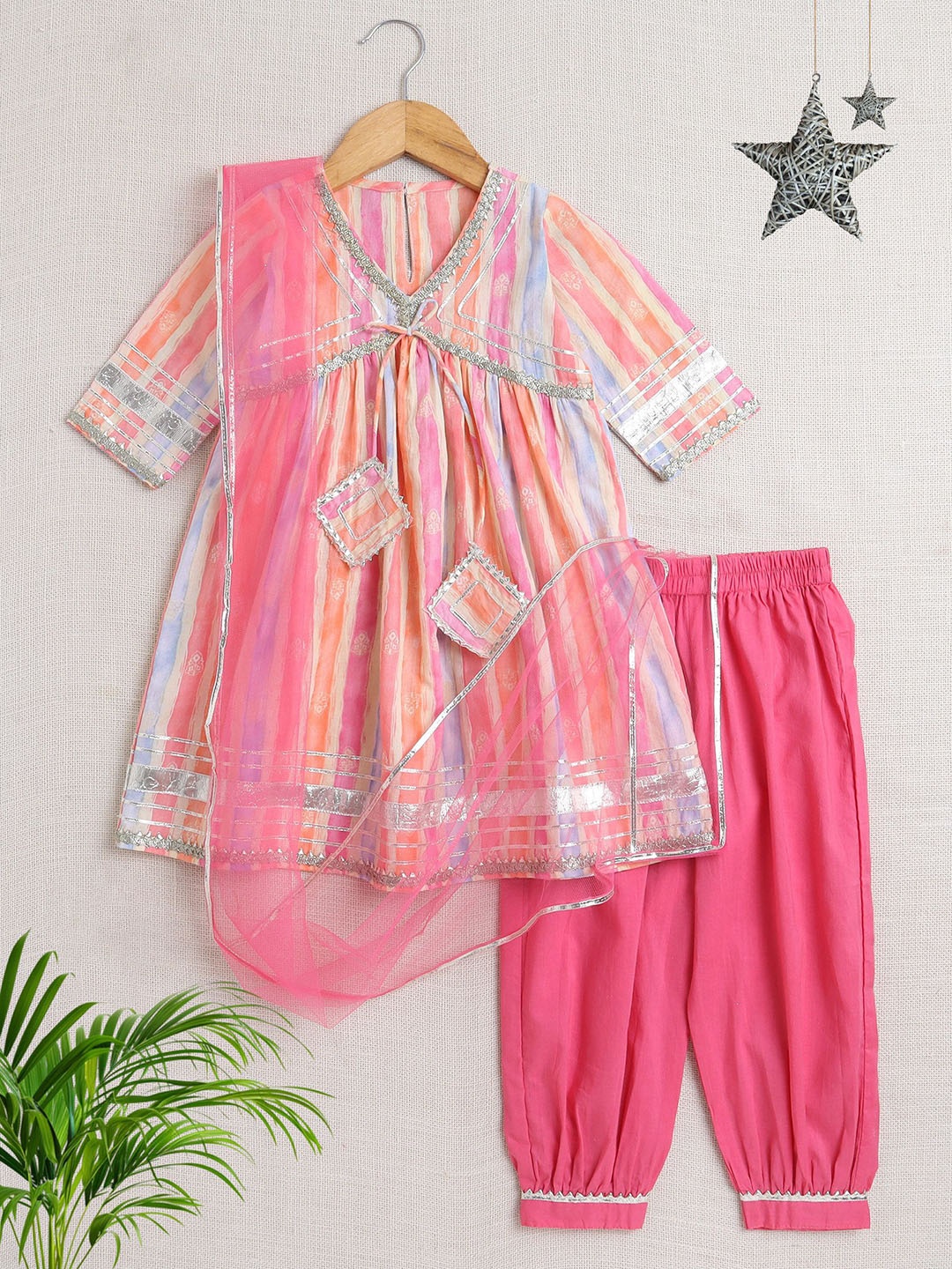 

The Magic Wand Girls Printed Regular Gotta Patti Pure Cotton Kurta with Salwar & With Dupatta, Peach