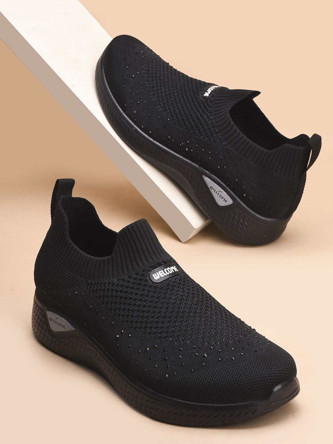 

WELCOME Women Slip-On Sneakers, Black