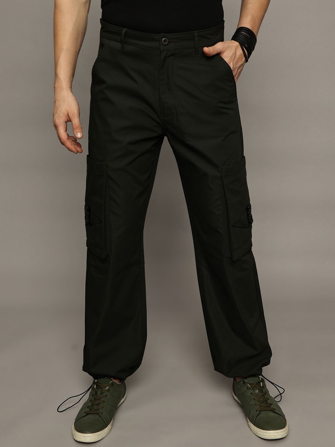 

The Roadster Lifestyle Co Loose Fit Mid Rise Trousers, Olive