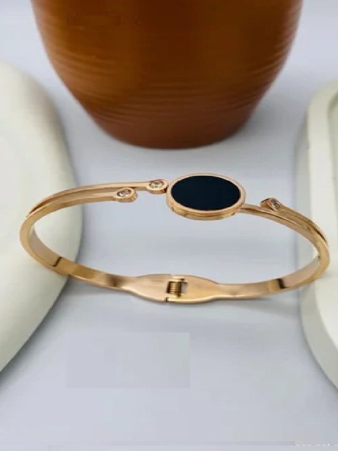 

RUHI COLLECTION Unisex Cuff Bracelet, Gold