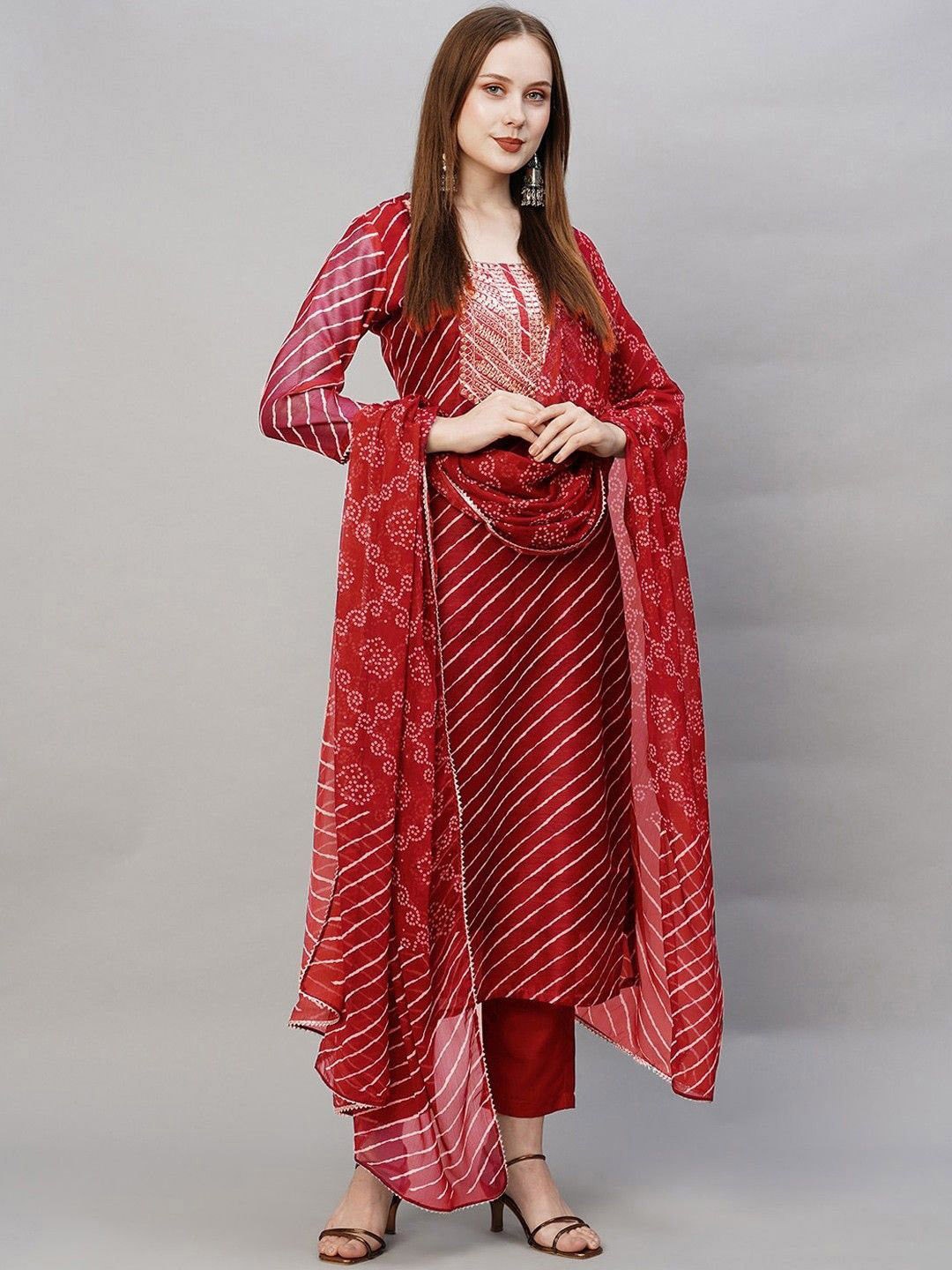 

DIVASTRI Women Leheriya Printed Regular Kurta with Trousers & With Dupatta, Red
