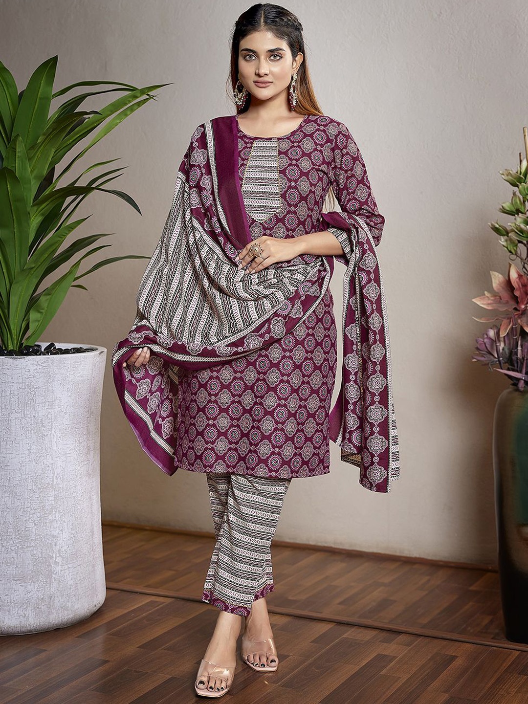 

DIVASTRI Women Floral Printed Regular Kurta with Trousers & With Dupatta, Purple