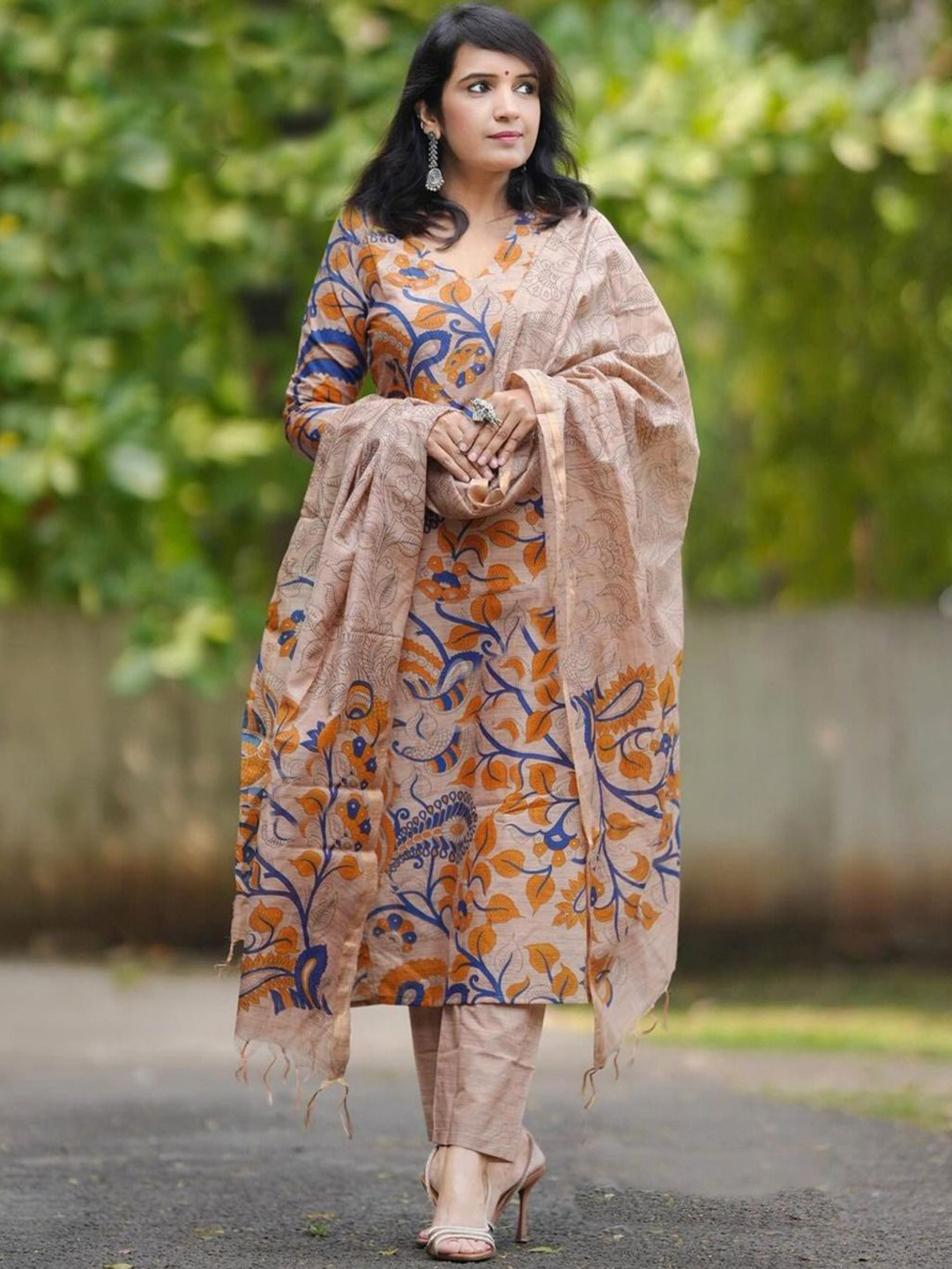 

KALINI Women Floral Printed Regular Kurta with Trousers & With Dupatta, Beige