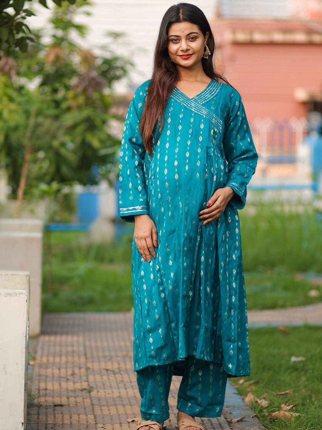 

Aujjessa Women Angrakha Sequinned Kurta with Trousers, Sea green