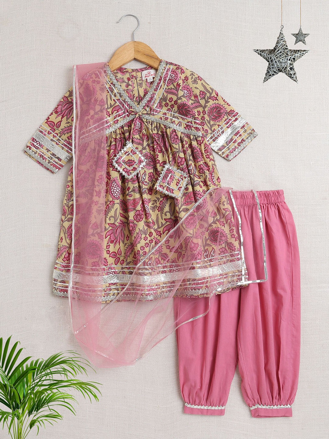 

The Magic Wand Girls Floral Printed Regular Gotta Patti Pure Cotton Kurta with Pyjamas & With Dupatta, Yellow