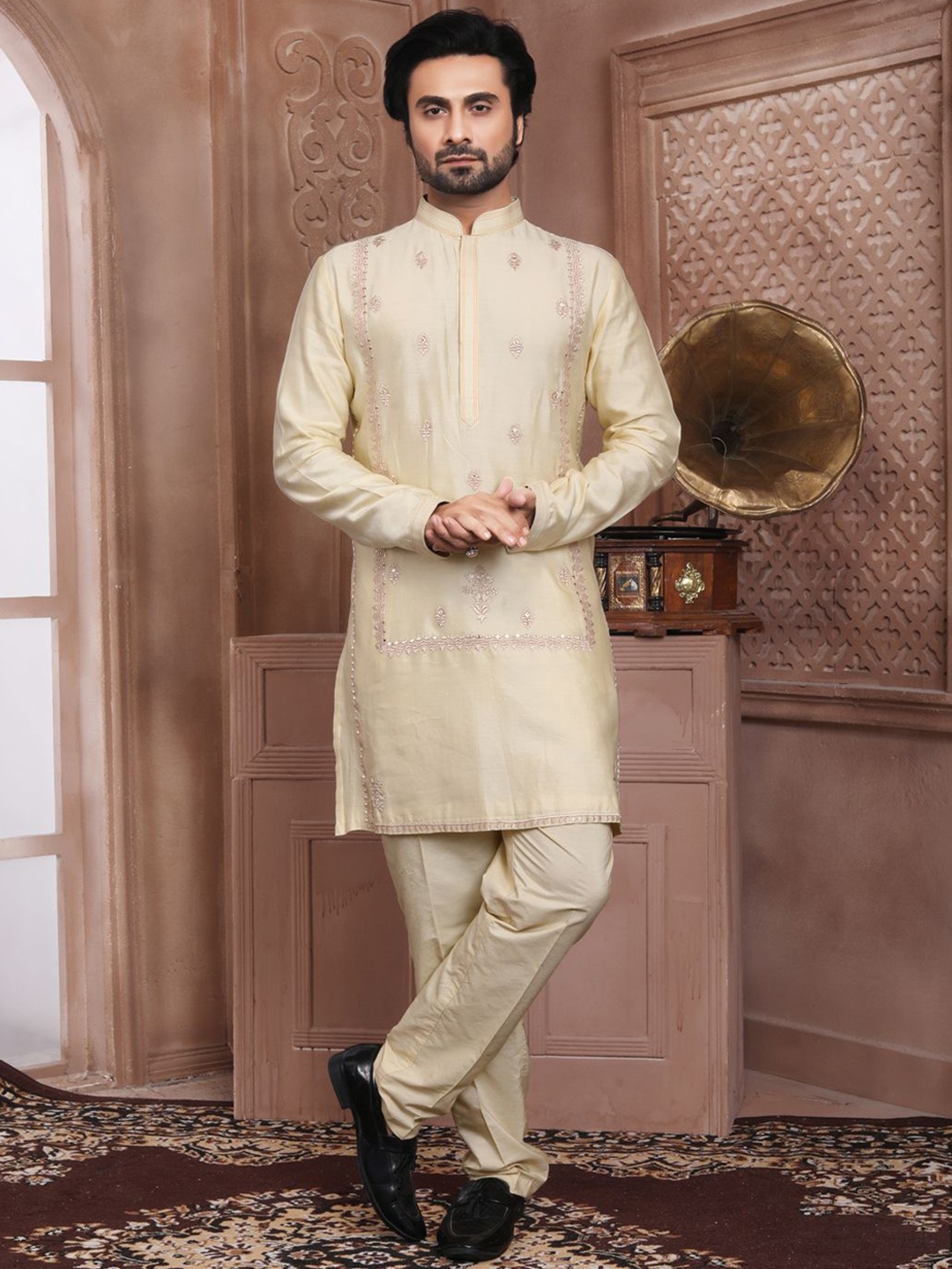 

EVASTRO Men Ethnic Motifs Embroidered Regular Kurta with Trousers, Off white