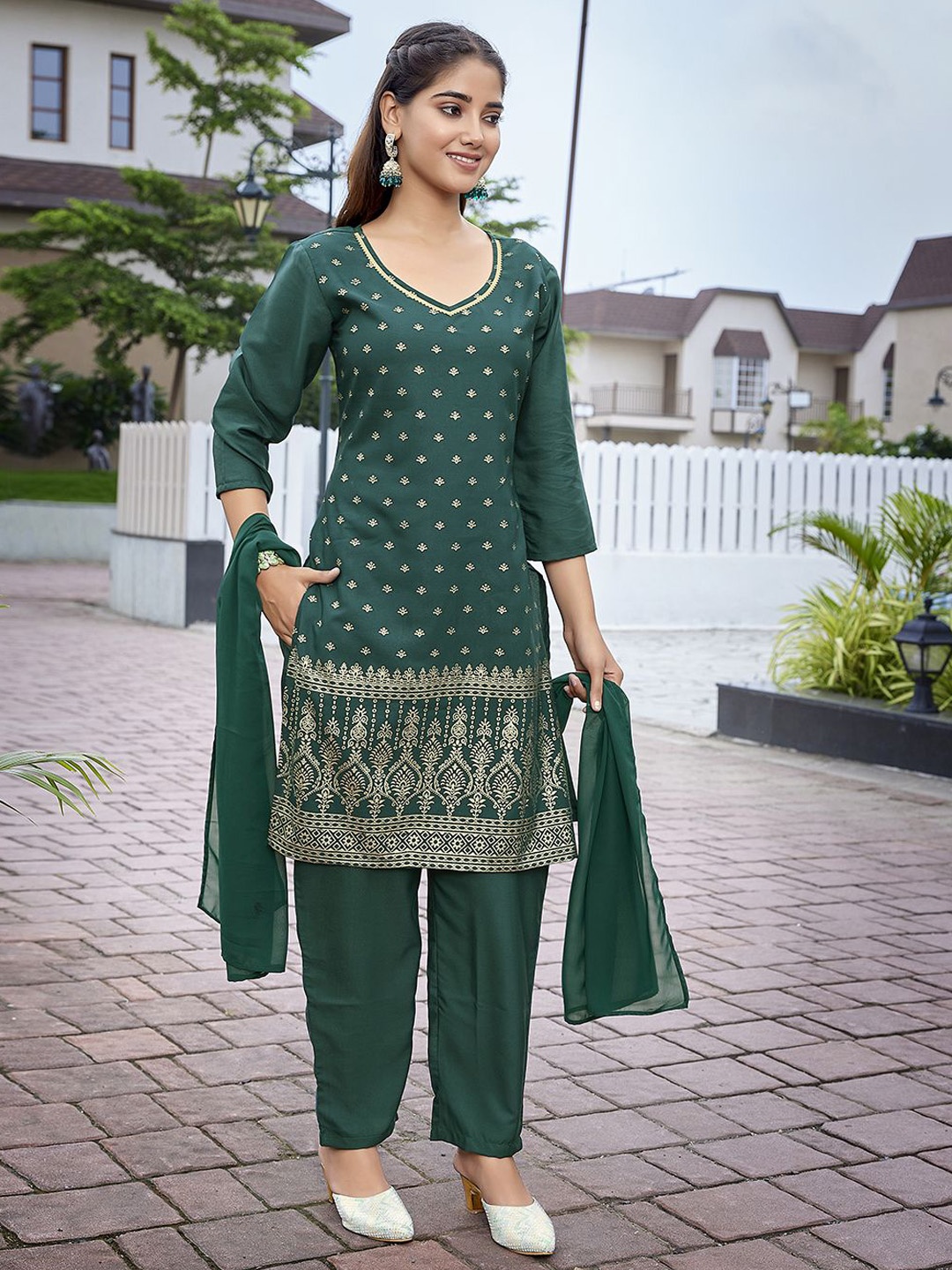 

DIVASTRI Women Floral Printed Regular Kurta with Trousers & With Dupatta, Green