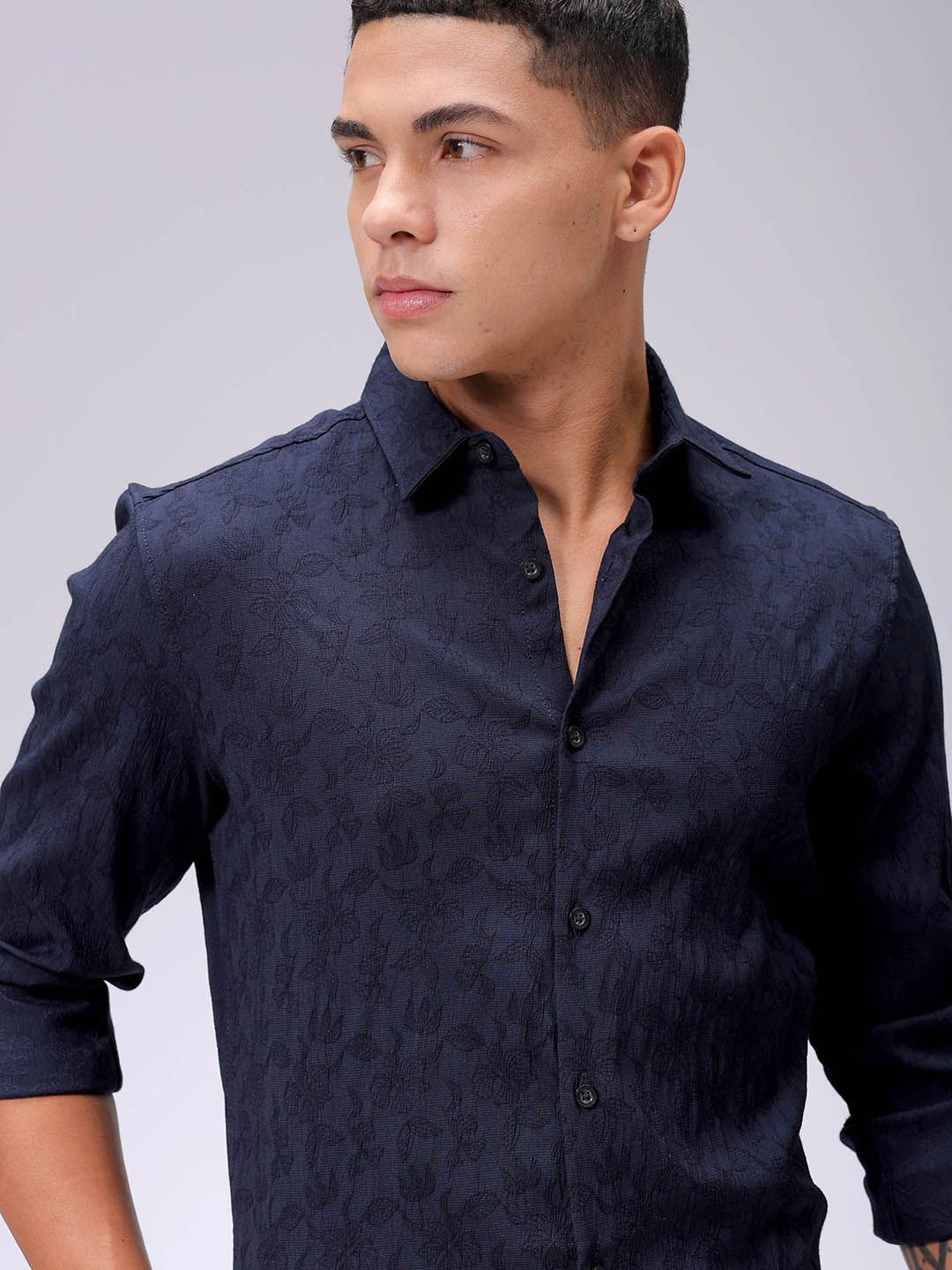 

The Indian Garage Co Men Slim Fit Textured Jacquard Resortwear Shirt, Navy blue