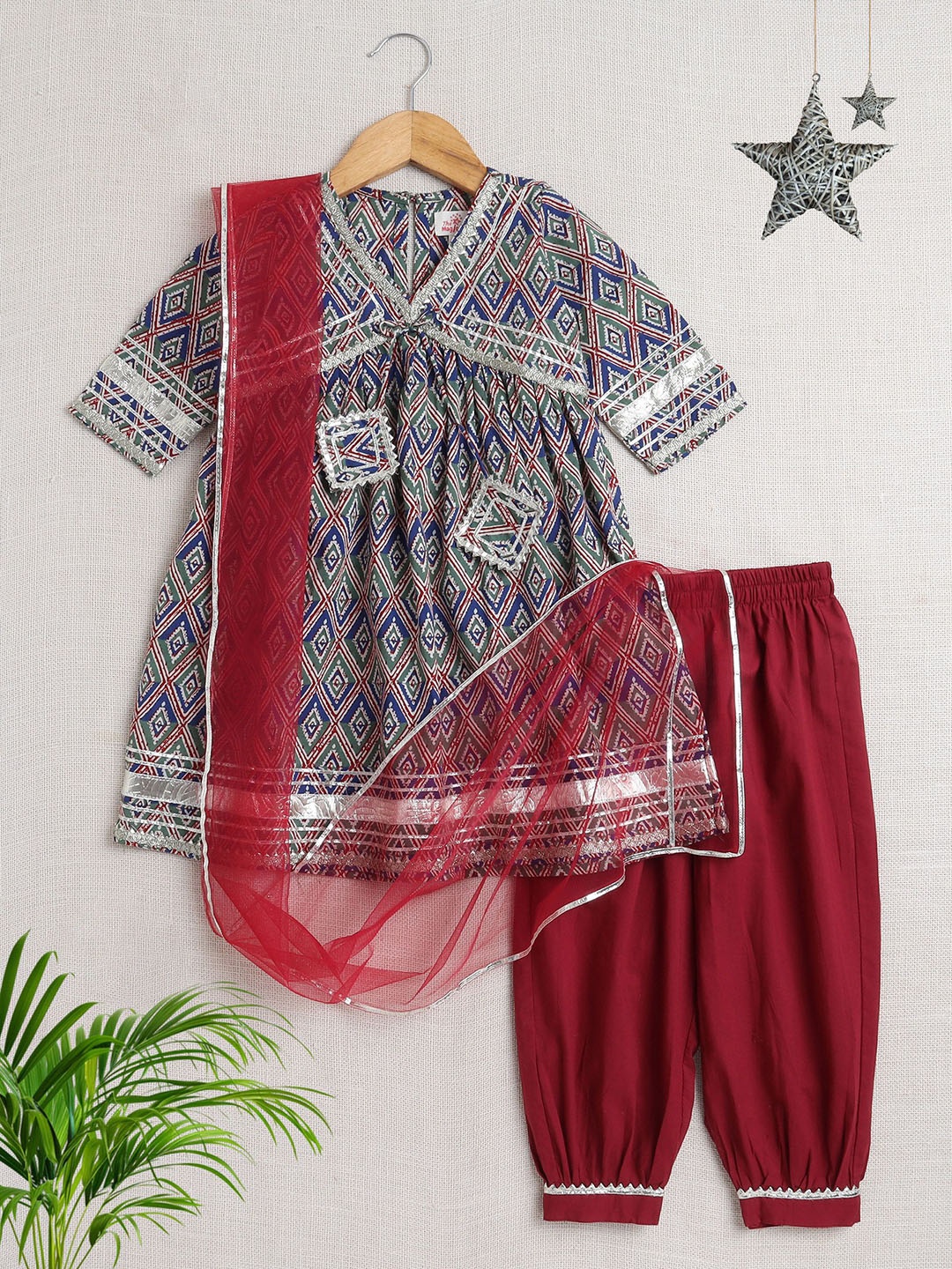 

The Magic Wand Girls Printed Regular Gotta Patti Pure Cotton Kurta with Pyjamas & With Dupatta, Blue