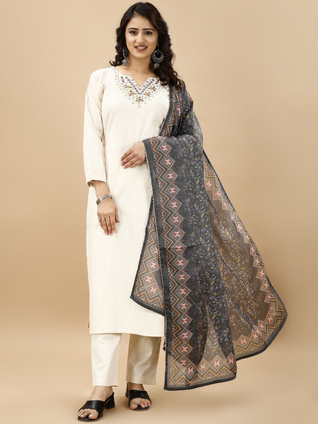 

Glomee Women Printed Regular Pure Cotton Kurta with Trousers & With Dupatta, White