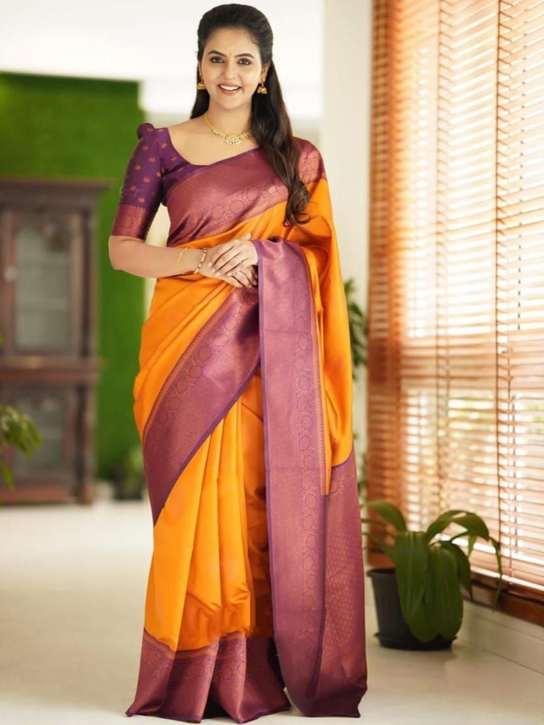

Jinax Zari Pure Silk Banarasi Saree, Gold
