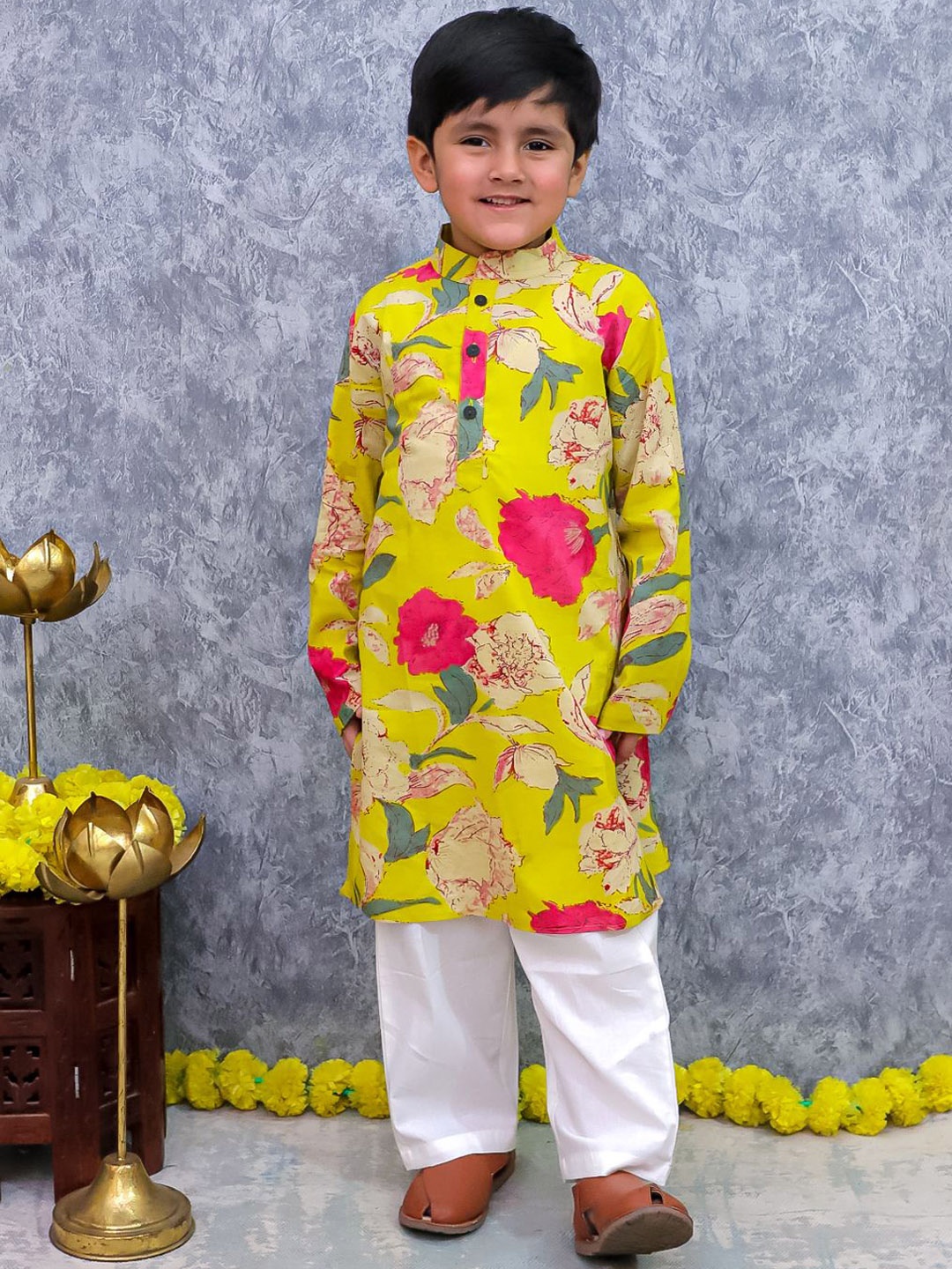 

UNBIND Boys Printed Regular Pure Cotton Kurta with Trousers, Yellow