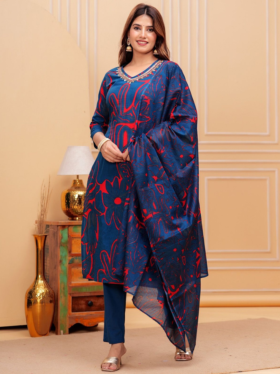 

BAESD Women Floral Printed Regular Sequinned Kurta with Trousers & With Dupatta, Blue
