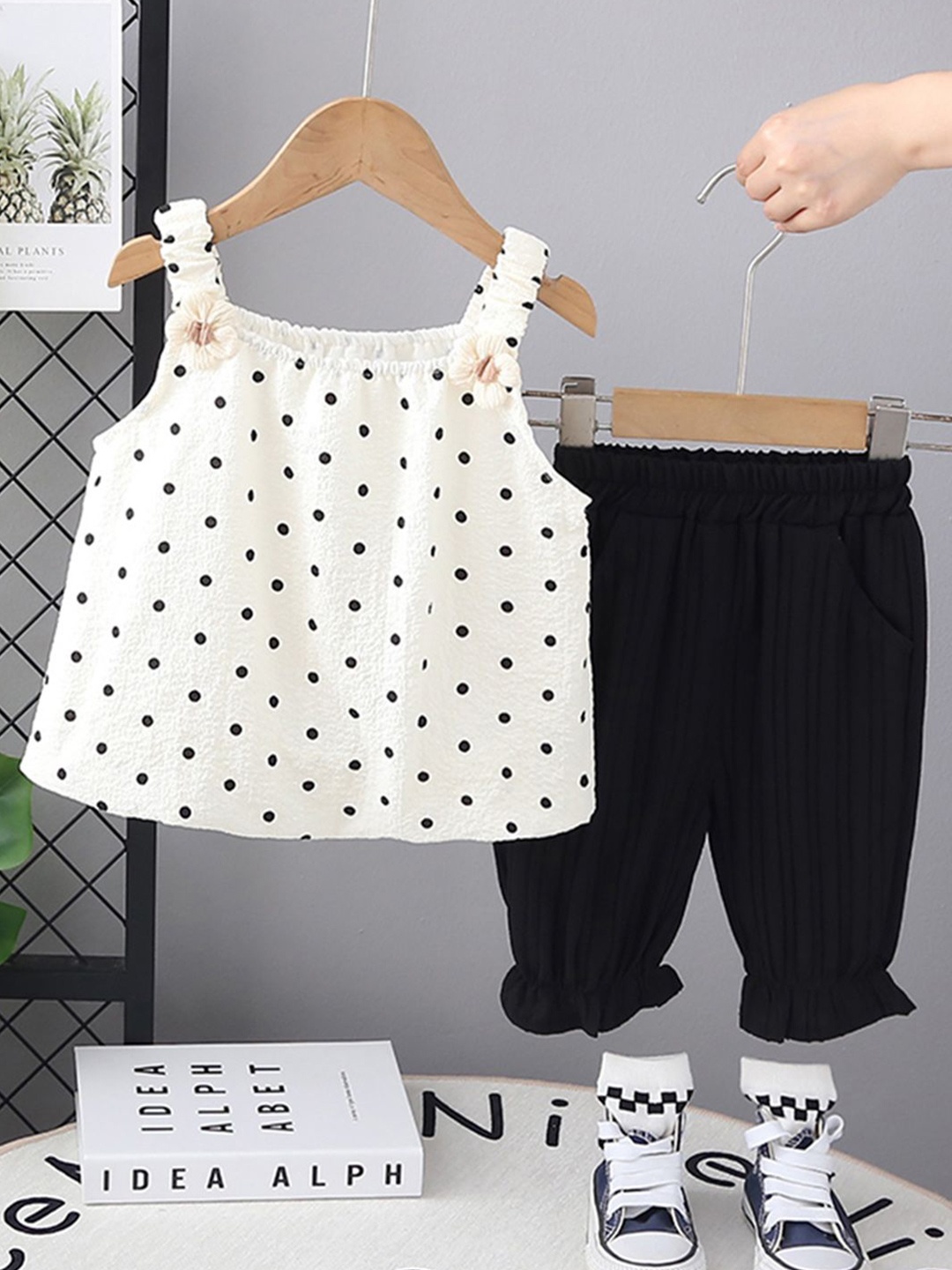 

INCLUD Girls Printed Top with Trousers, Black