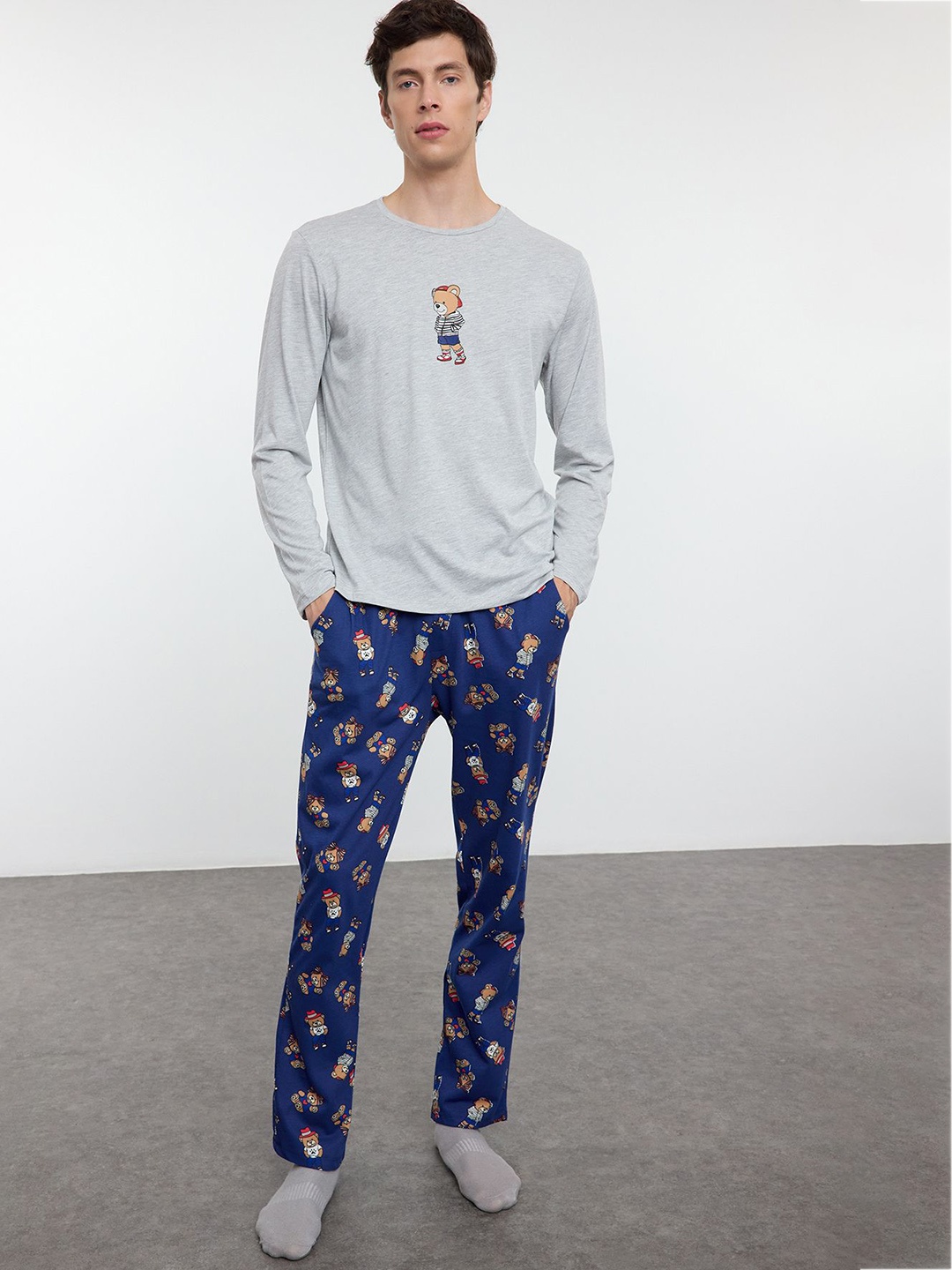 

Trendyol Men Printed Night suit, Grey