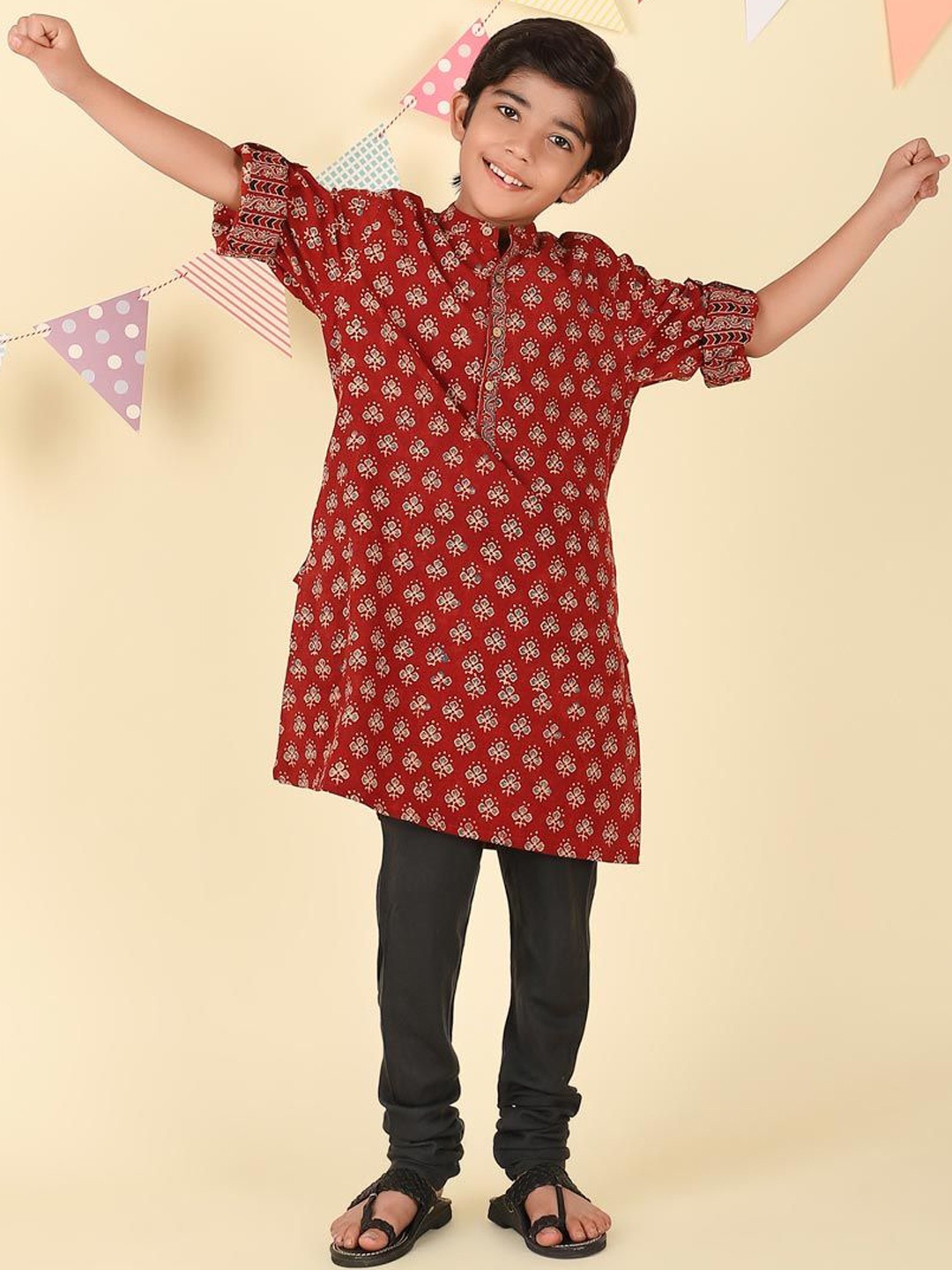 

Fabindia Boys Ethnic Motifs Printed Flared Sleeves Kurta, Red