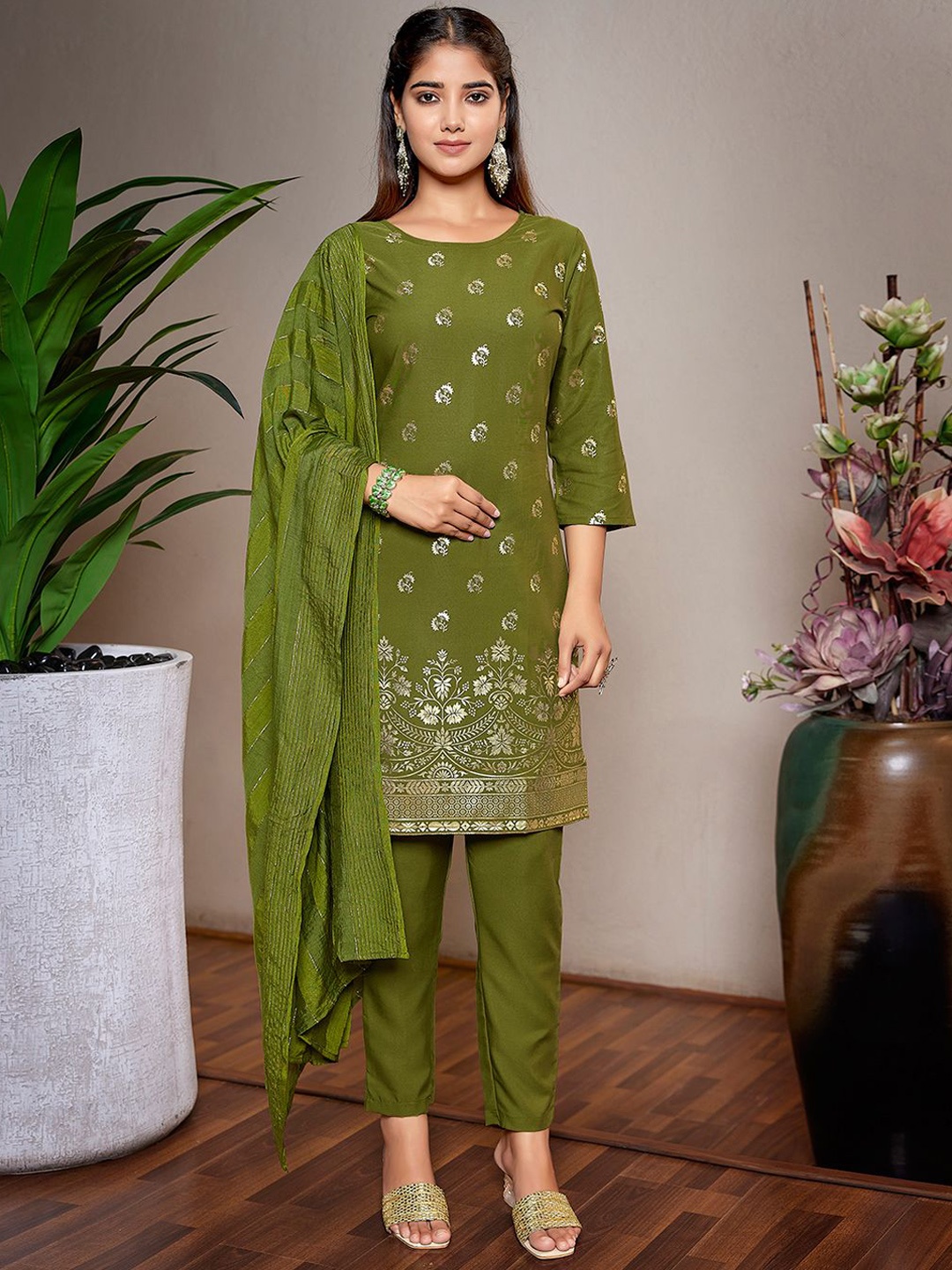 

DIVASTRI Women Floral Printed Regular Kurta with Trousers & With Dupatta, Green