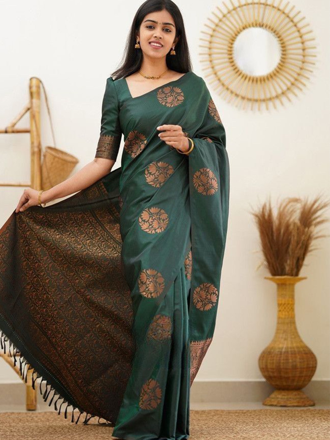 

Wuxi Ethnic Motifs Woven Design Zari Pure Silk Banarasi Ready to Wear Saree, Green