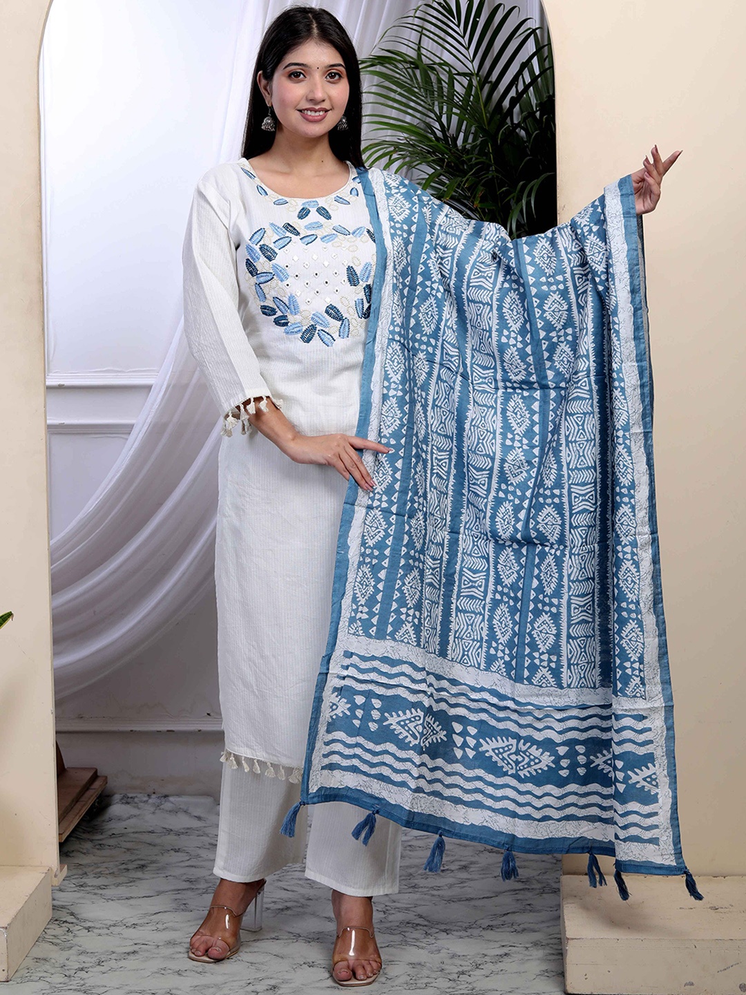 

MIRAVAN Women Floral Embroidered Regular Pure Cotton Kurta with Palazzos & With Dupatta, White