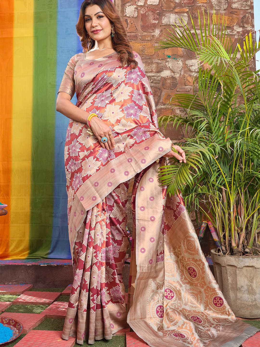 

Wuxi Floral Zari Pure Silk Banarasi Saree, Cream