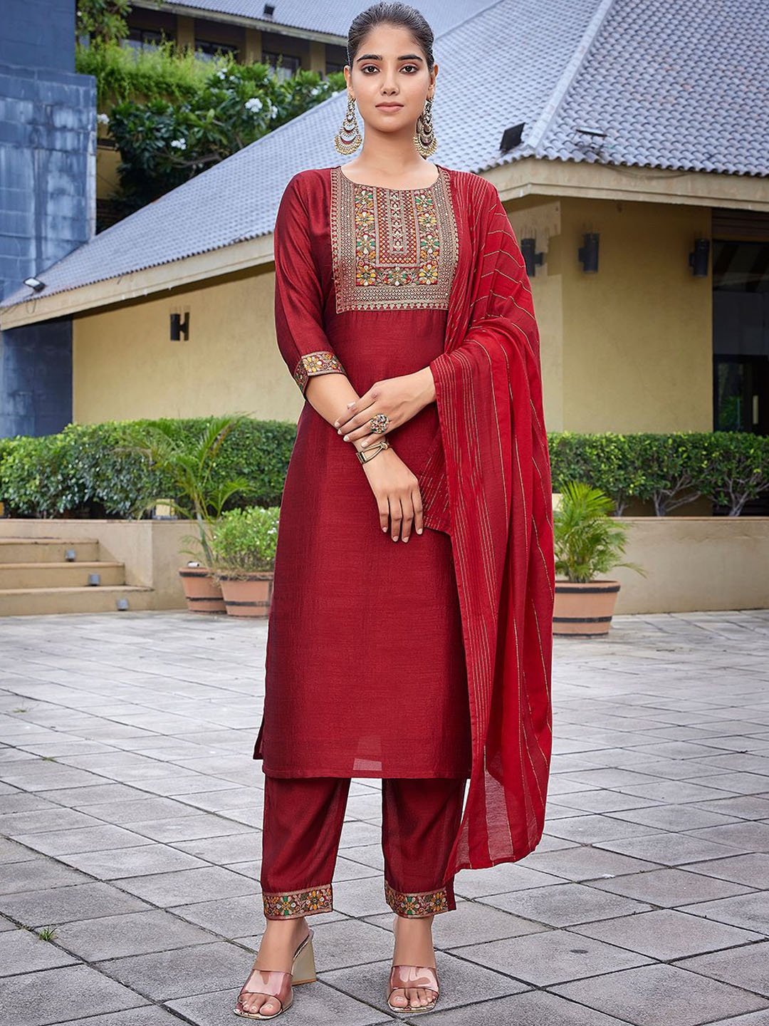 

DIVASTRI Women Ethnic Motifs Yoke Design Regular Sequinned Kurta with Trousers & With Dupatta, Red