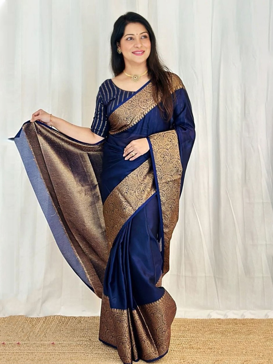 

Wuxi Woven Design Zari Pure Silk Banarasi Saree, Blue