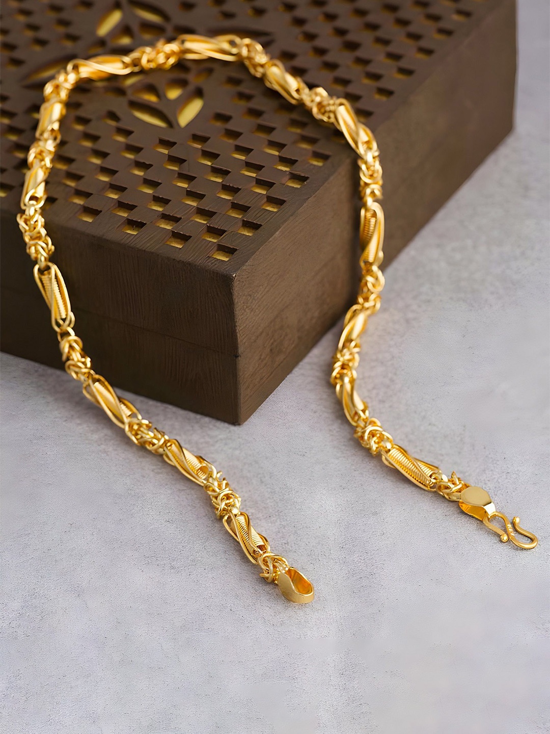 

Minprice Men Brass Gold-Plated Handcrafted Chain