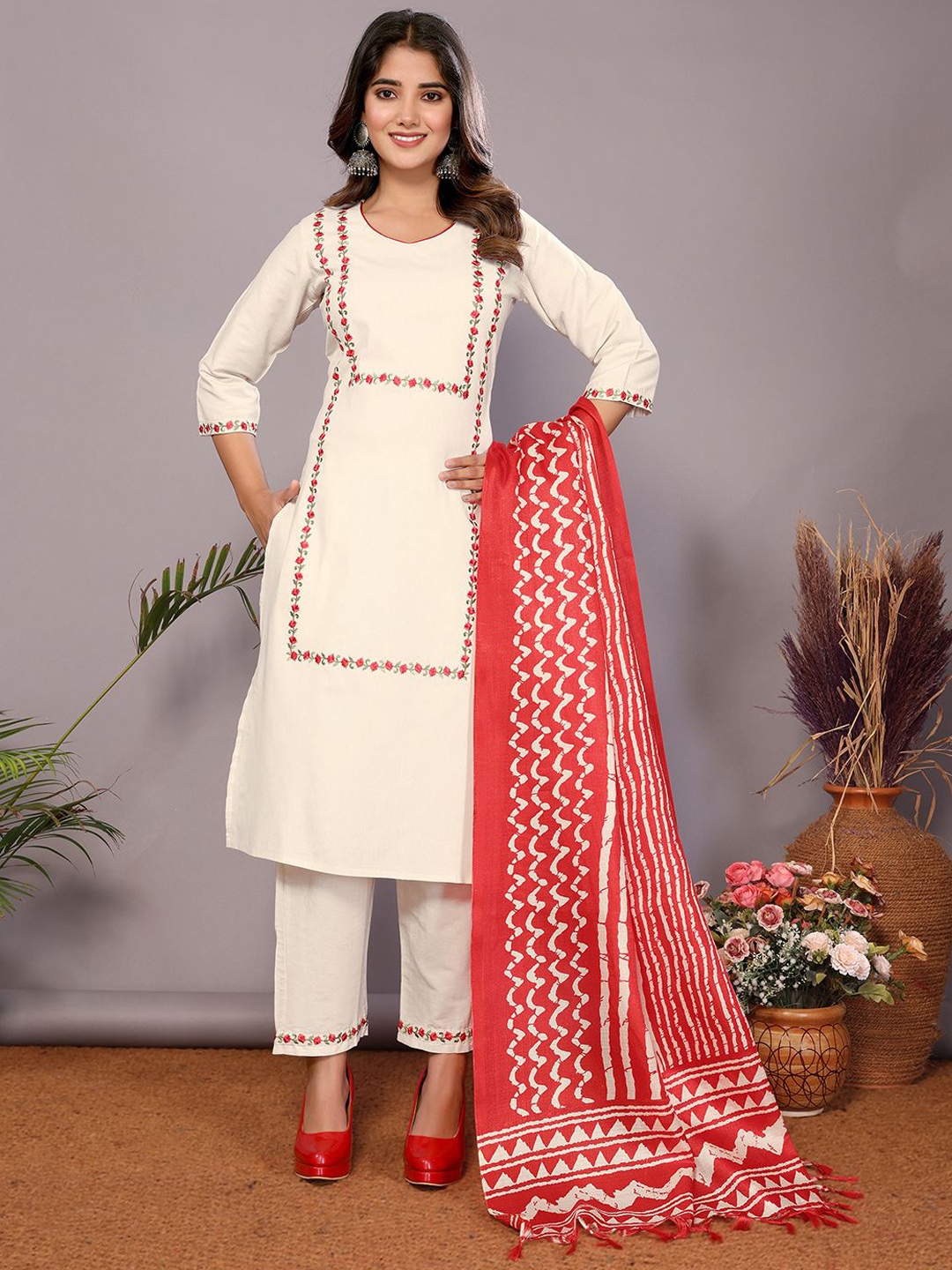 

DIVASTRI Women Floral Embroidered Regular Thread Work Pure Cotton Kurta with Trousers & With Dupatta, Red