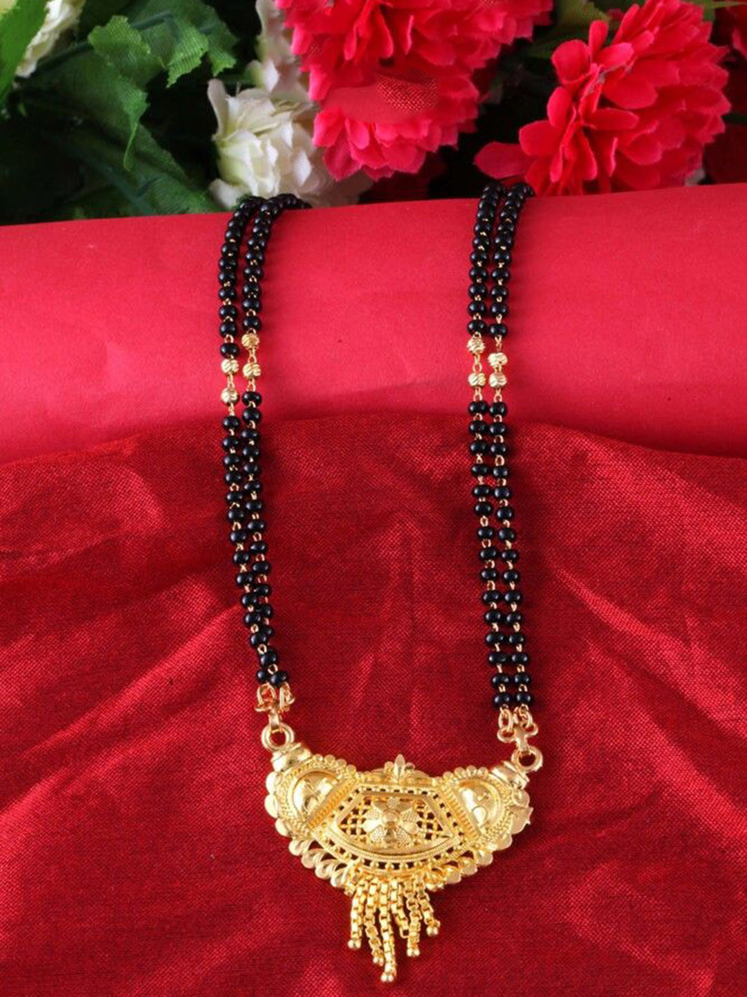 

DIVASTRI Gold-Plated Artificial Beads Mangalsutra